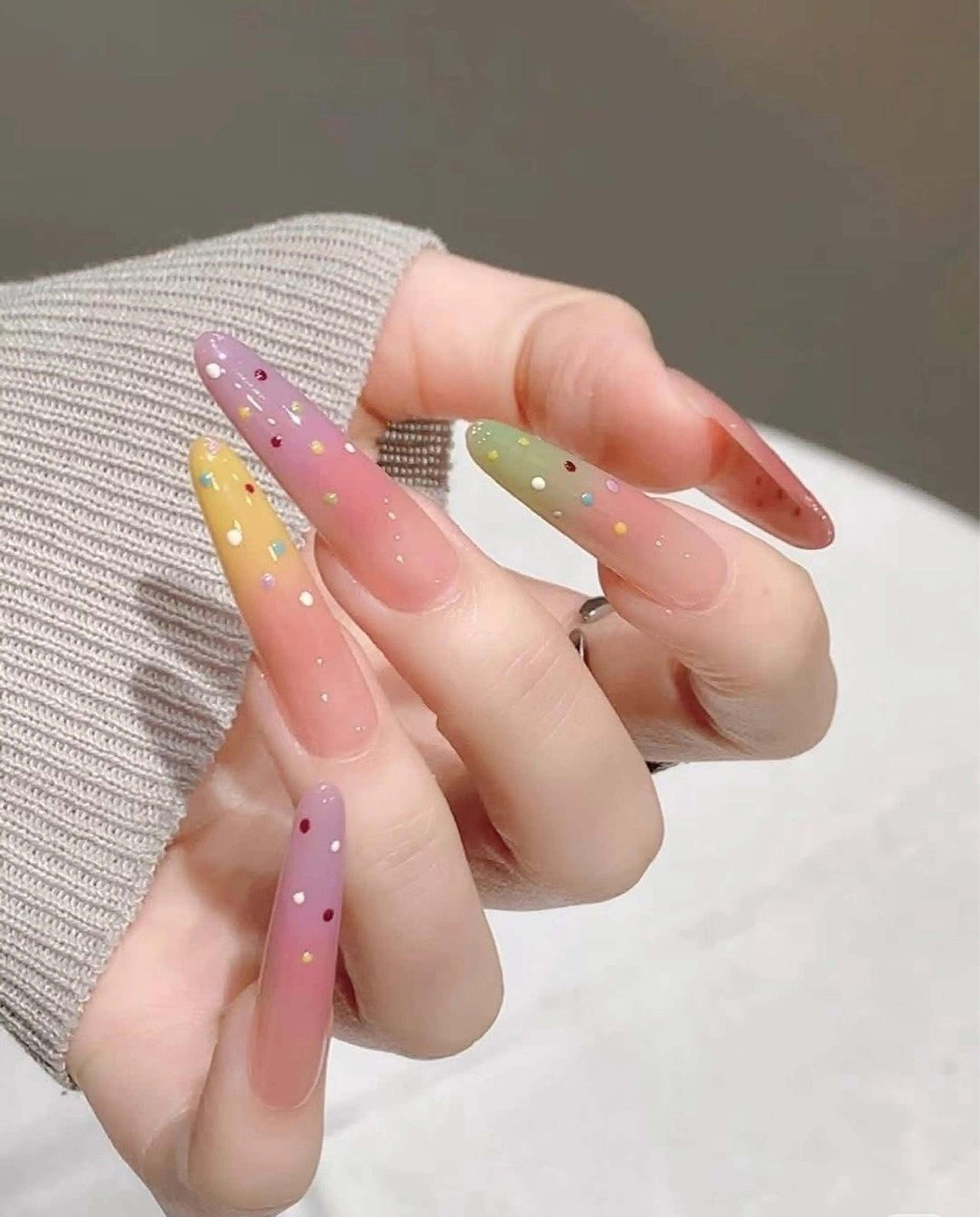 ジェルでまたはネイルチップ長さ出し 1本の写真