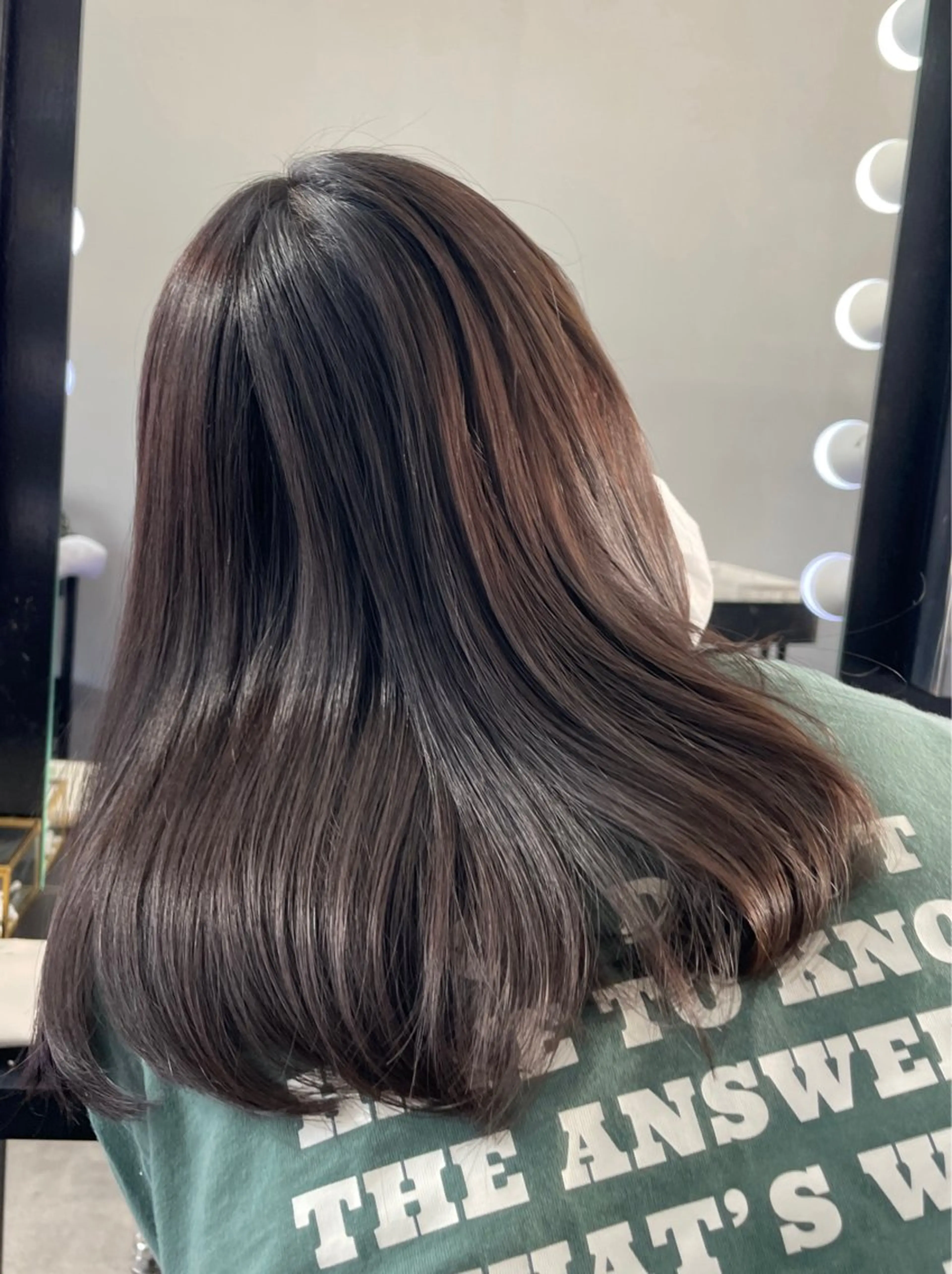 セミロング カラー アッシュ オリーブアッシュ ヘアカラー トリートメント ブリーチなし透明感 タケザワミキのヘアスタイル