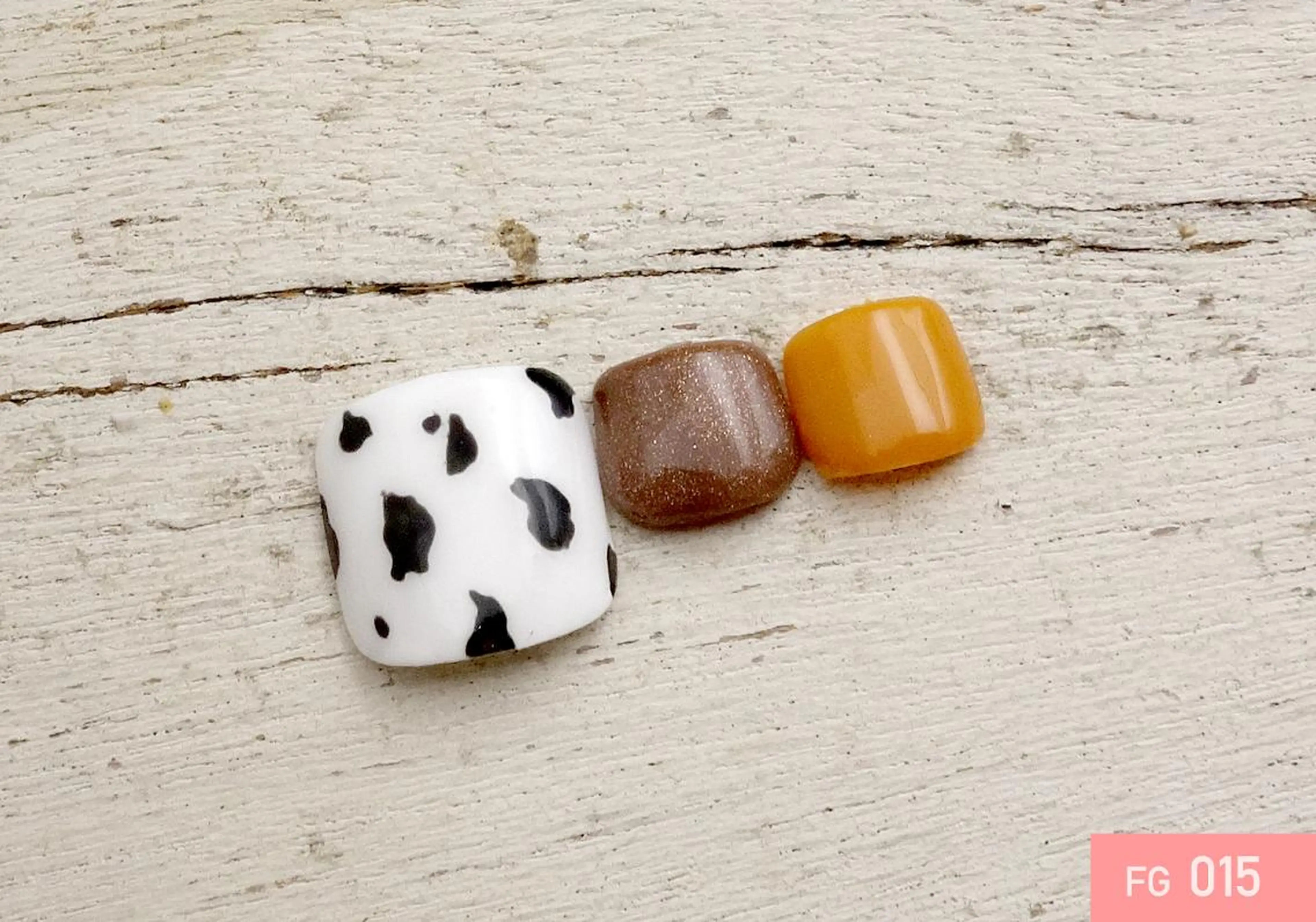 ネイル フットネイル ゴールド ネイル nanのネイルデザイン