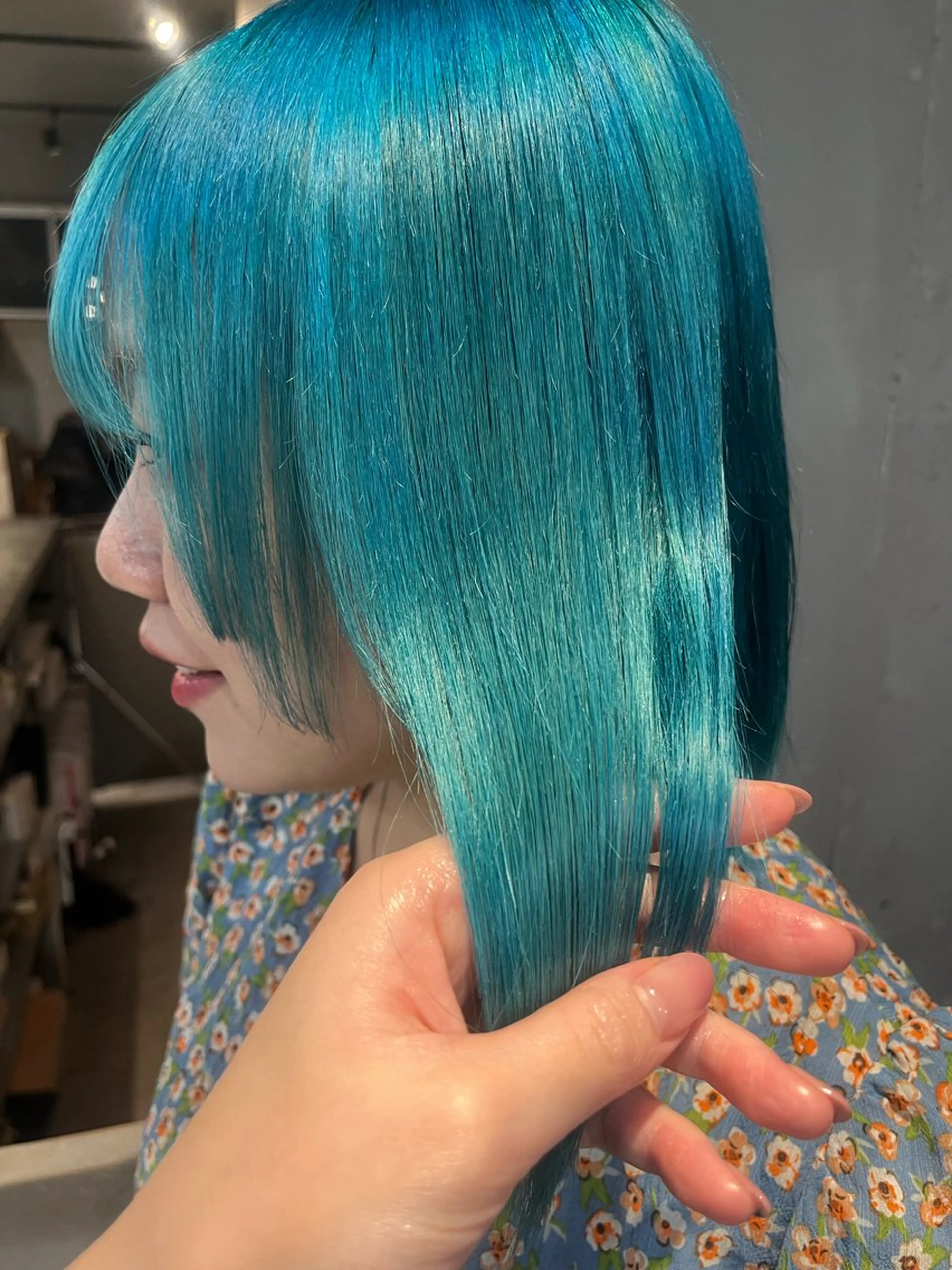 カラー ブルーカラー 岩間 ゆいこのヘアスタイル