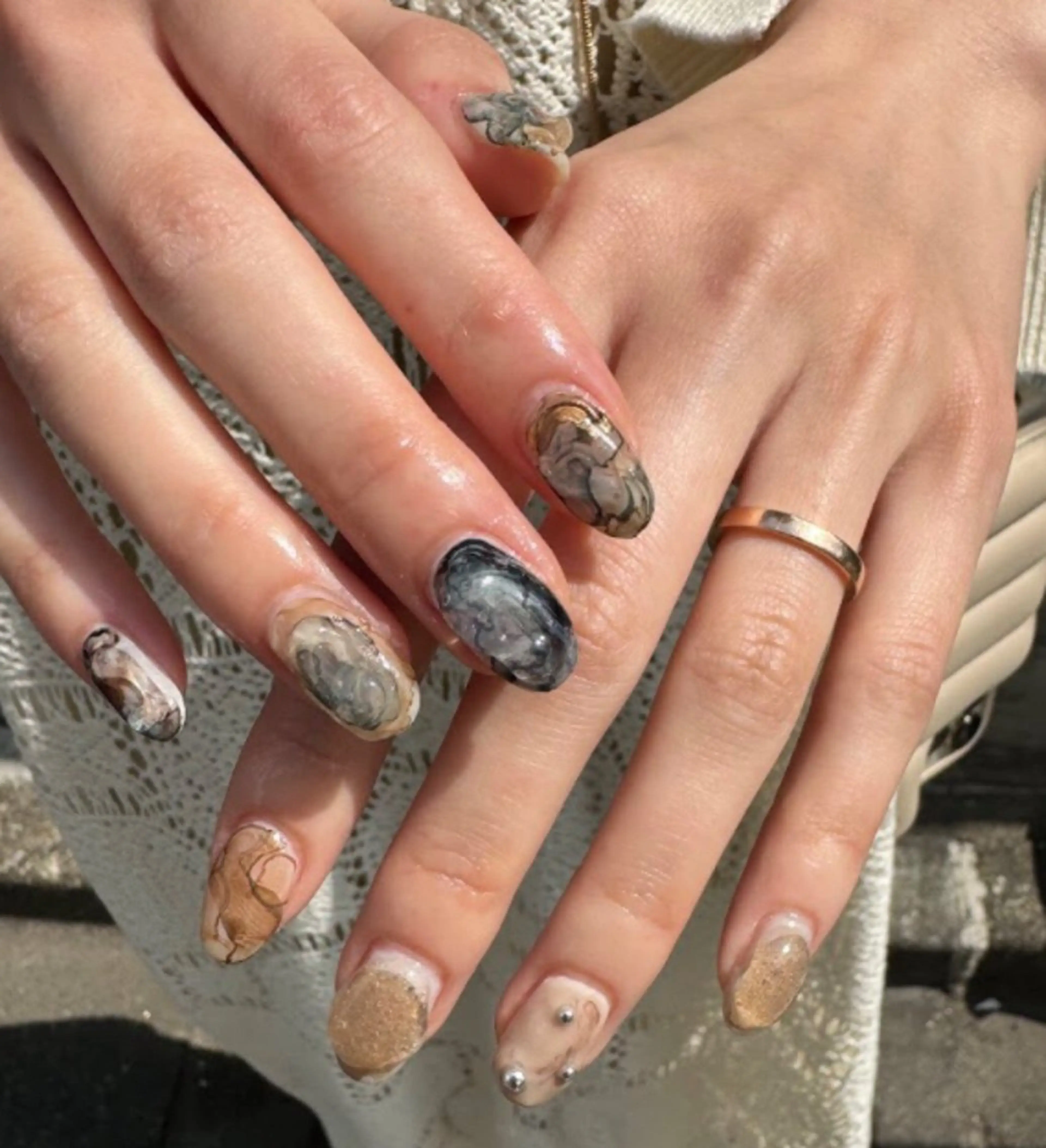 ネイル アートネイル べっ甲ネイル ジェルネイル グリーン キラキラネイル nailstudio eviz新宿店のネイルデザイン