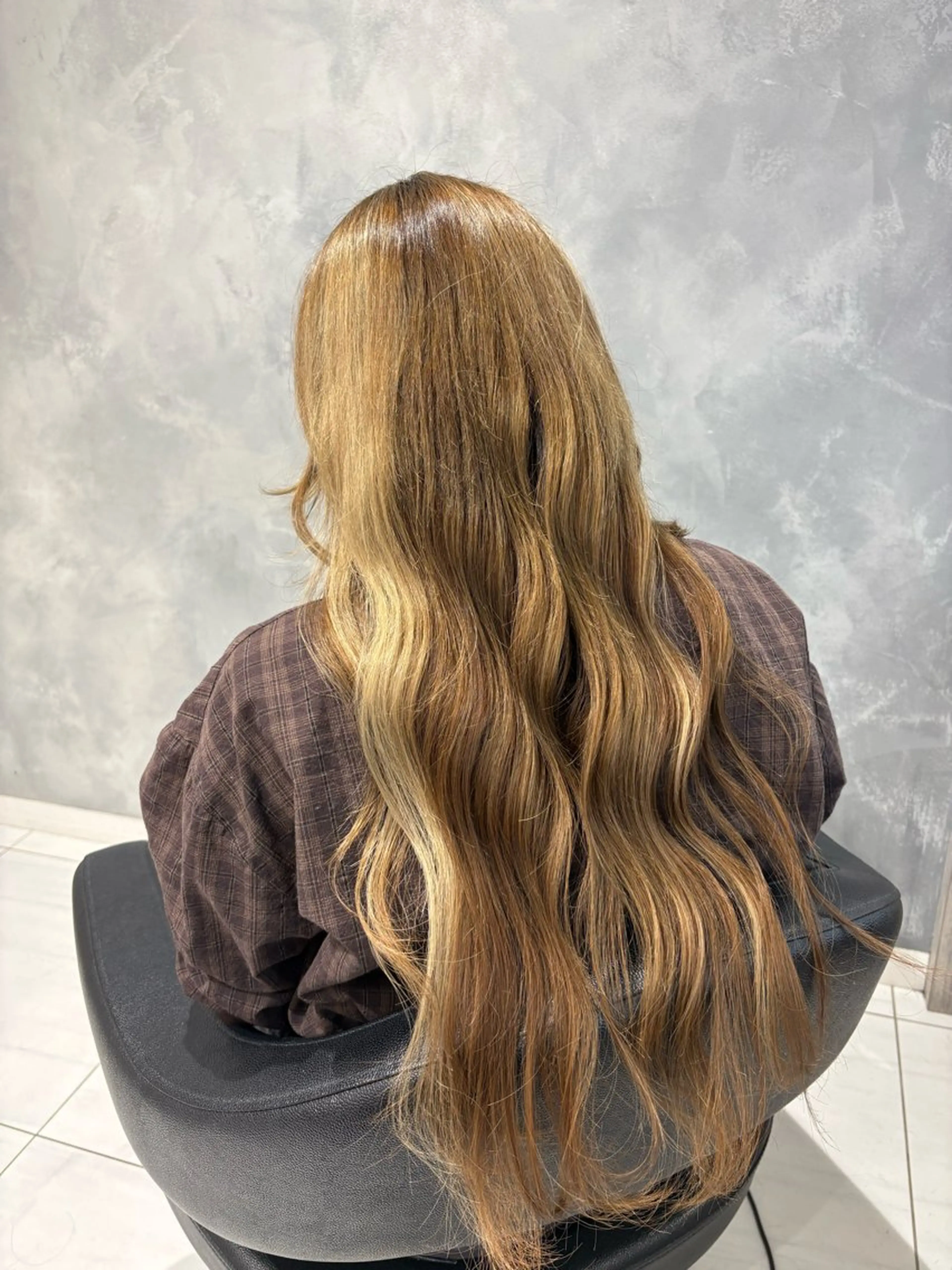 ロング ヘアアレンジ くびれヘア EARTH miuのヘアスタイル