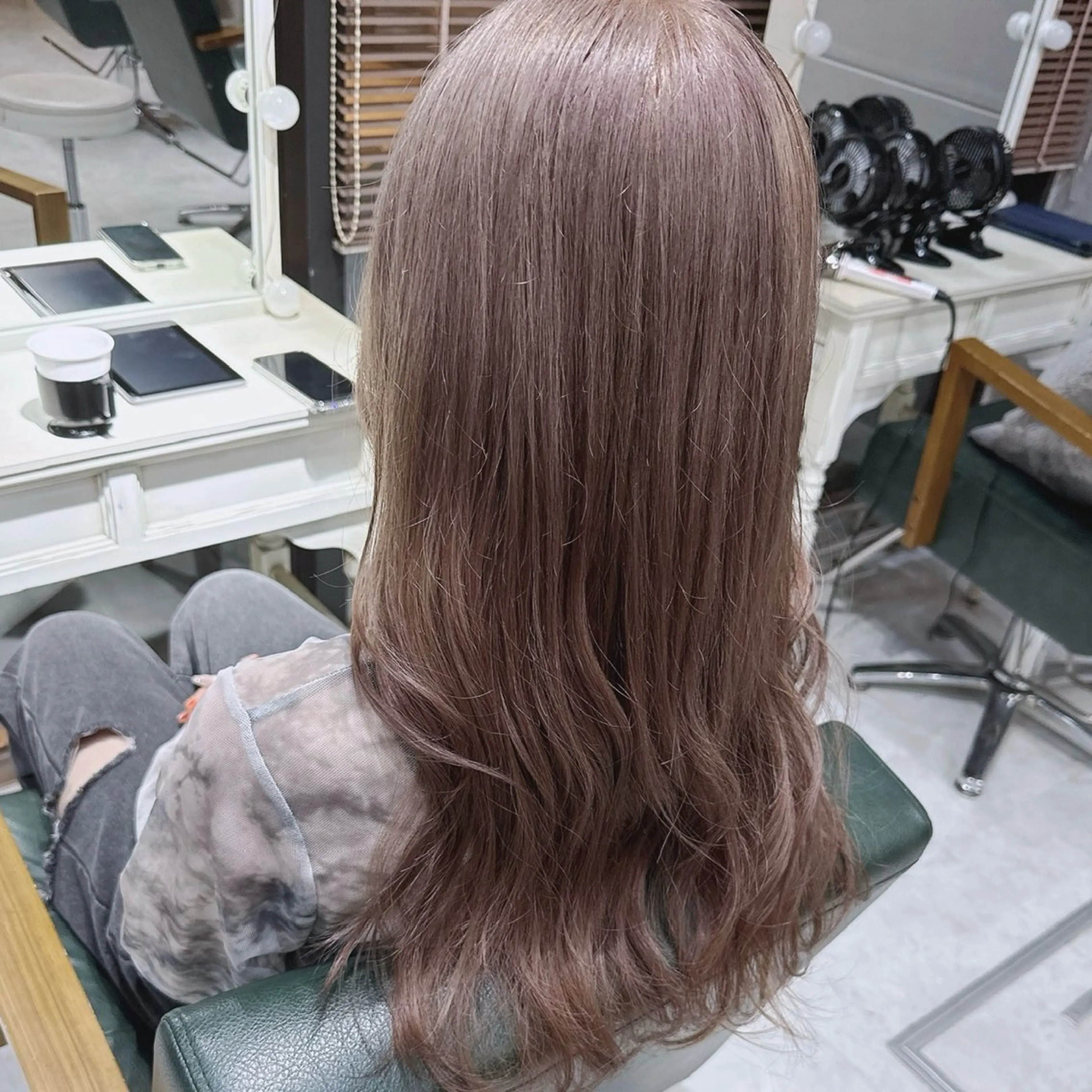 ロング カラー ベージュカラー ブリーチ デザインカラー ハイトーンカラー ホワイトベージュ カット ヘアカラー トリートメント ヘアセット DAYS Men’sのヘアスタイル