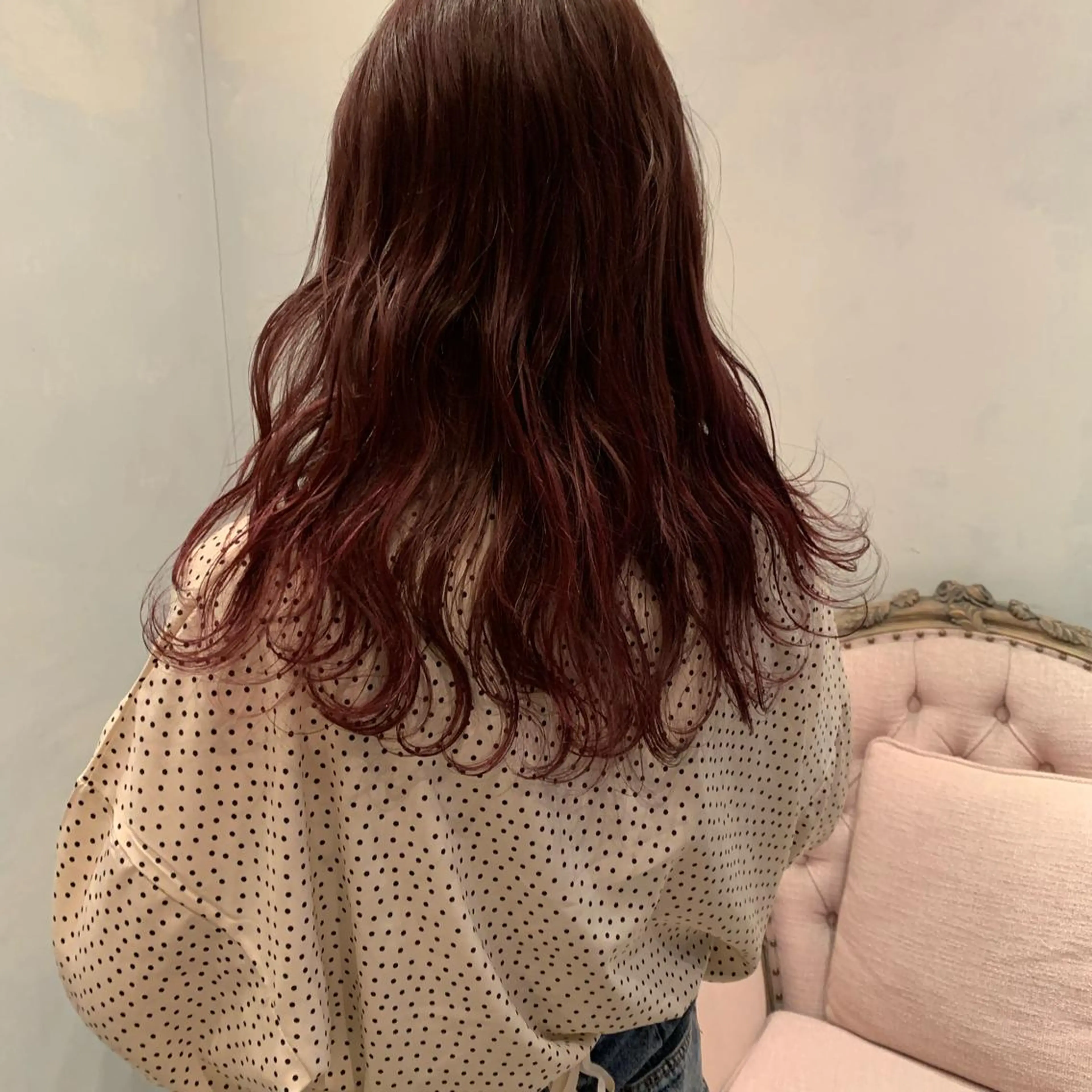 ロング カラー SAKINO． ベージュカラーのヘアスタイル