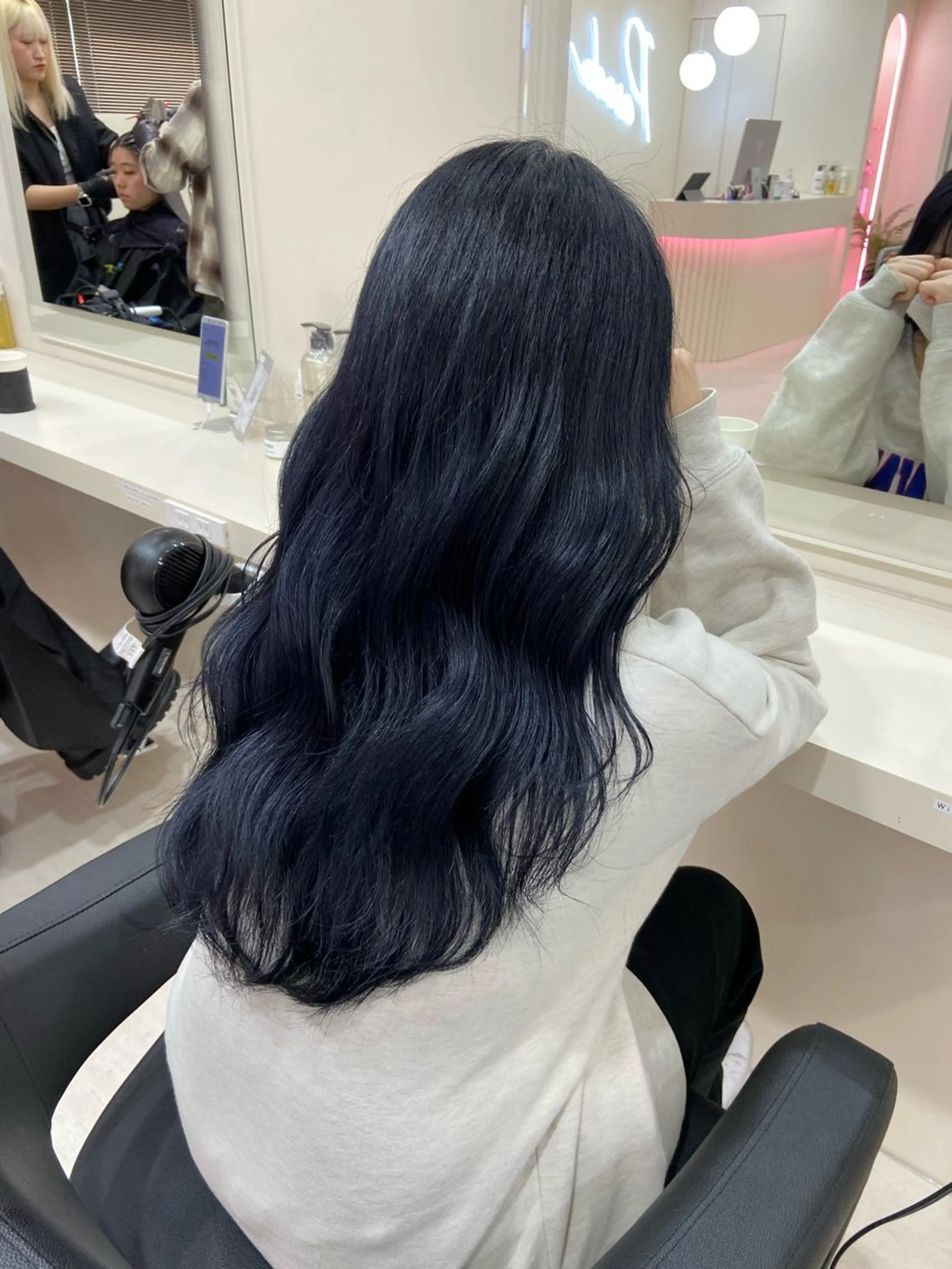 ロング カラー モテ髪ハイトーン🫧 serina🎀池袋のヘアスタイル