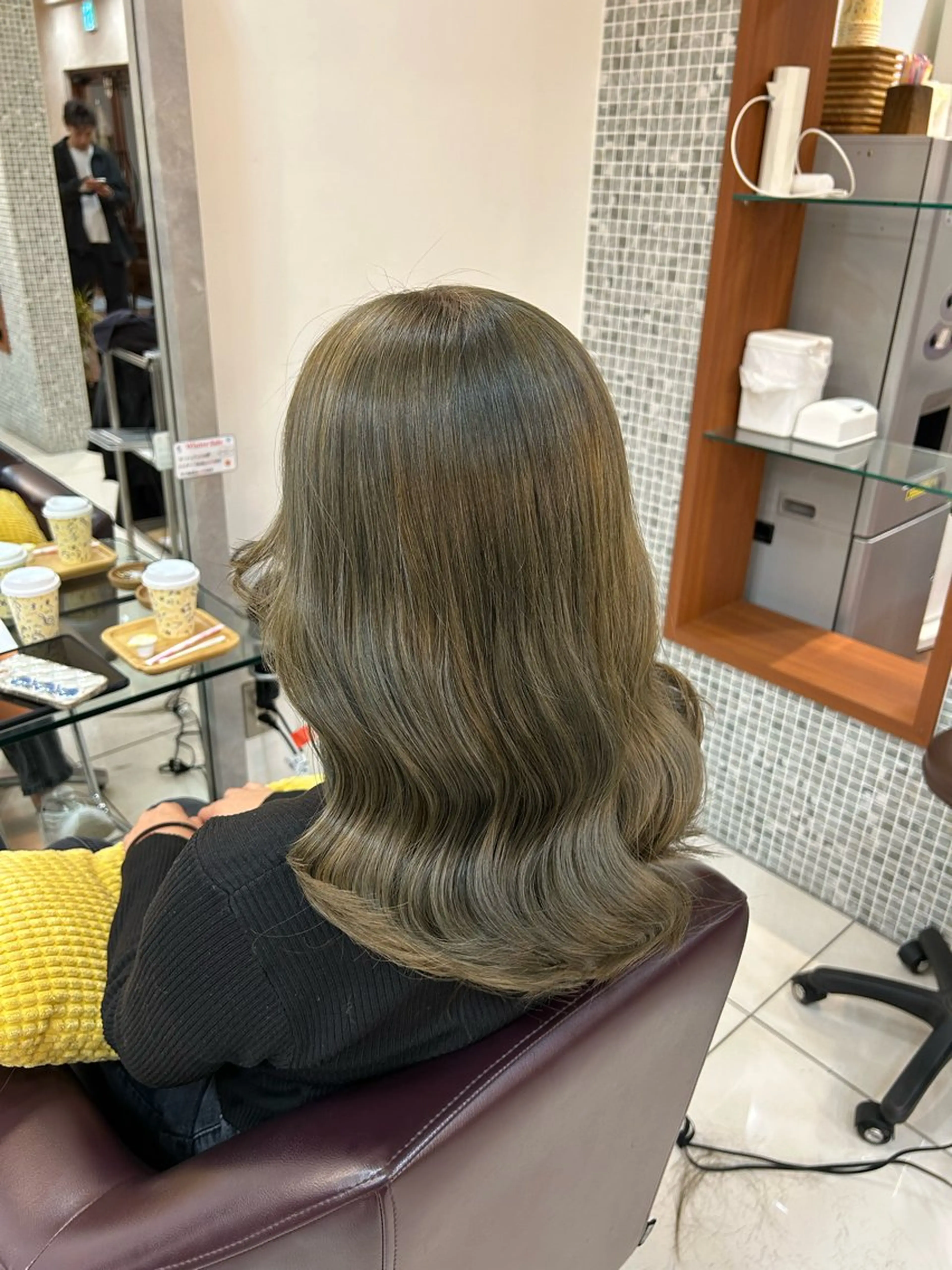 ミディアム カラー ベージュカラー ブリーチ オリーブベージュ トリートメント トップスタイリスト 林すずかのヘアスタイル