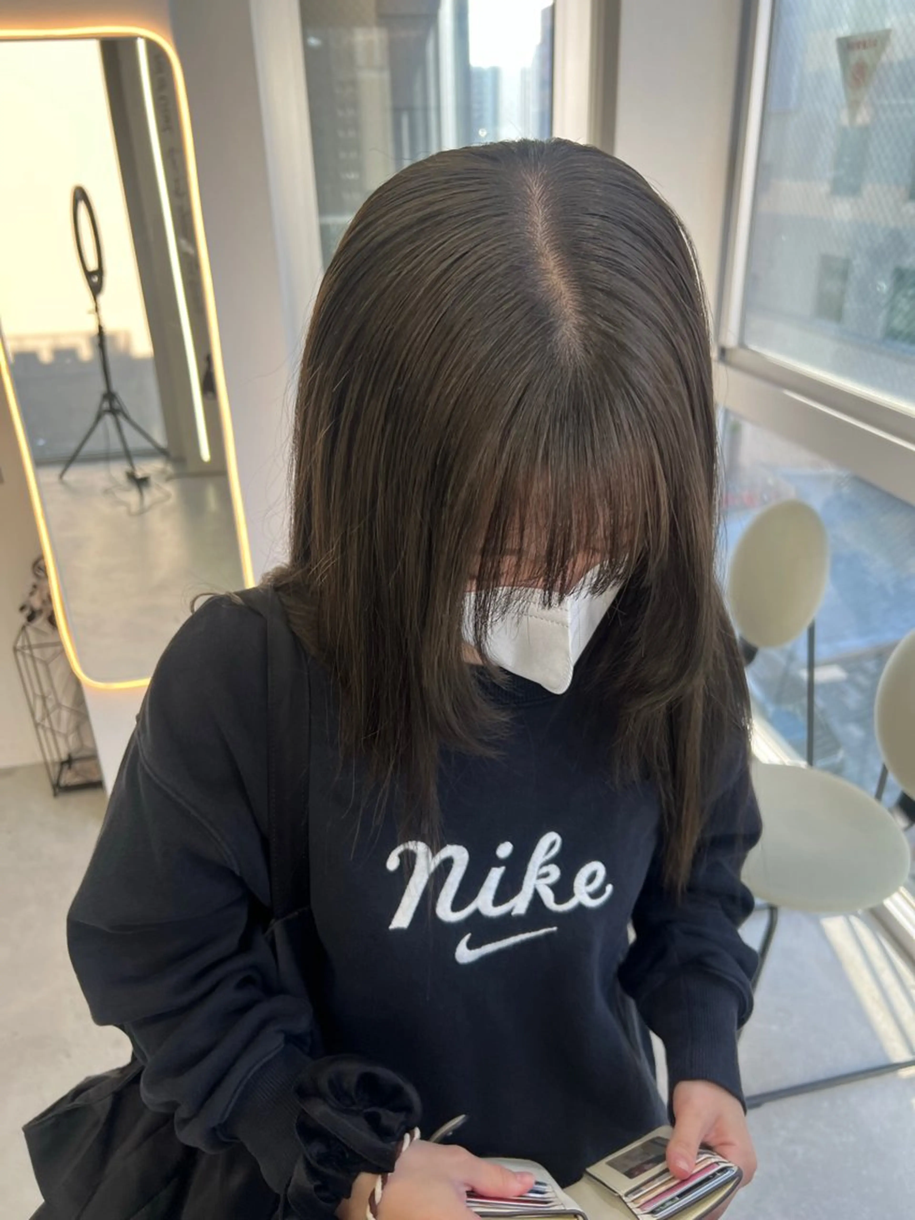 ミディアム ヘアカラー maya レイヤーカットのヘアスタイル