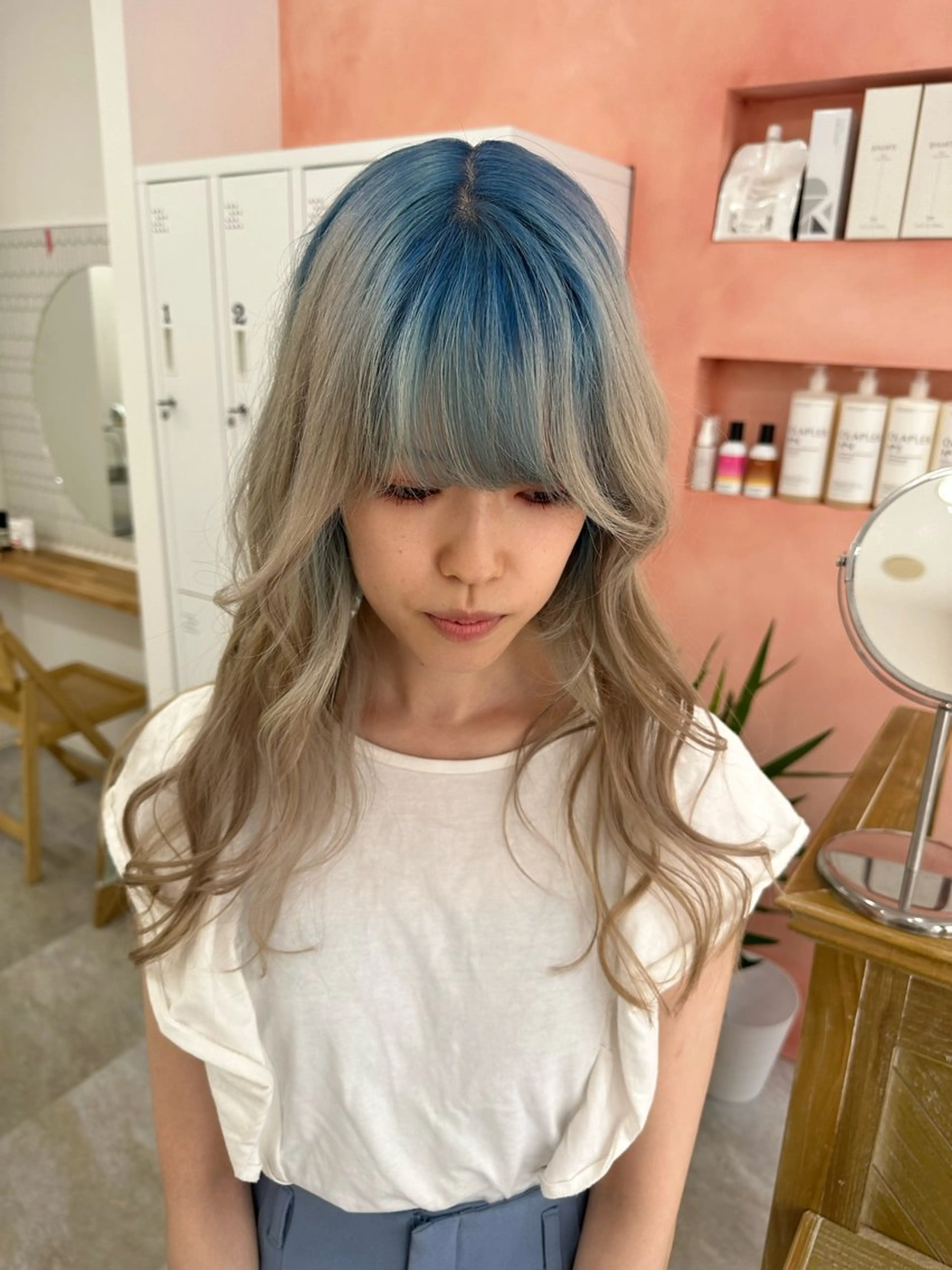 ロング カラー ベージュカラー ブリーチ 抜きっぱなしブロンド ブロンド ケアブリーチ カット ヘアカラー トリートメント レイヤー/ウルフ/ ハッシュカット/ダイのヘアスタイル