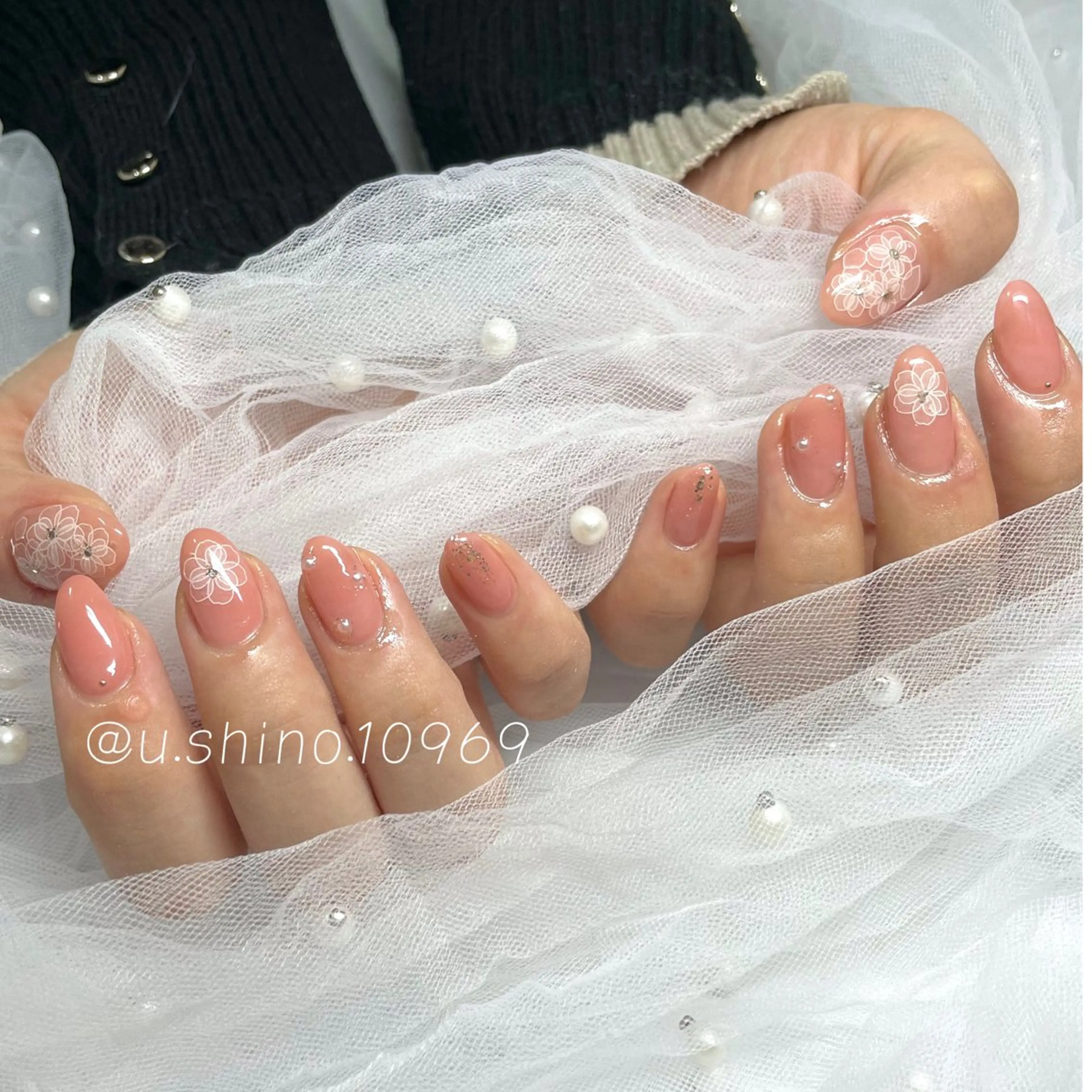 【ハンド】サンプルデザインA🤍(オフあり)の写真