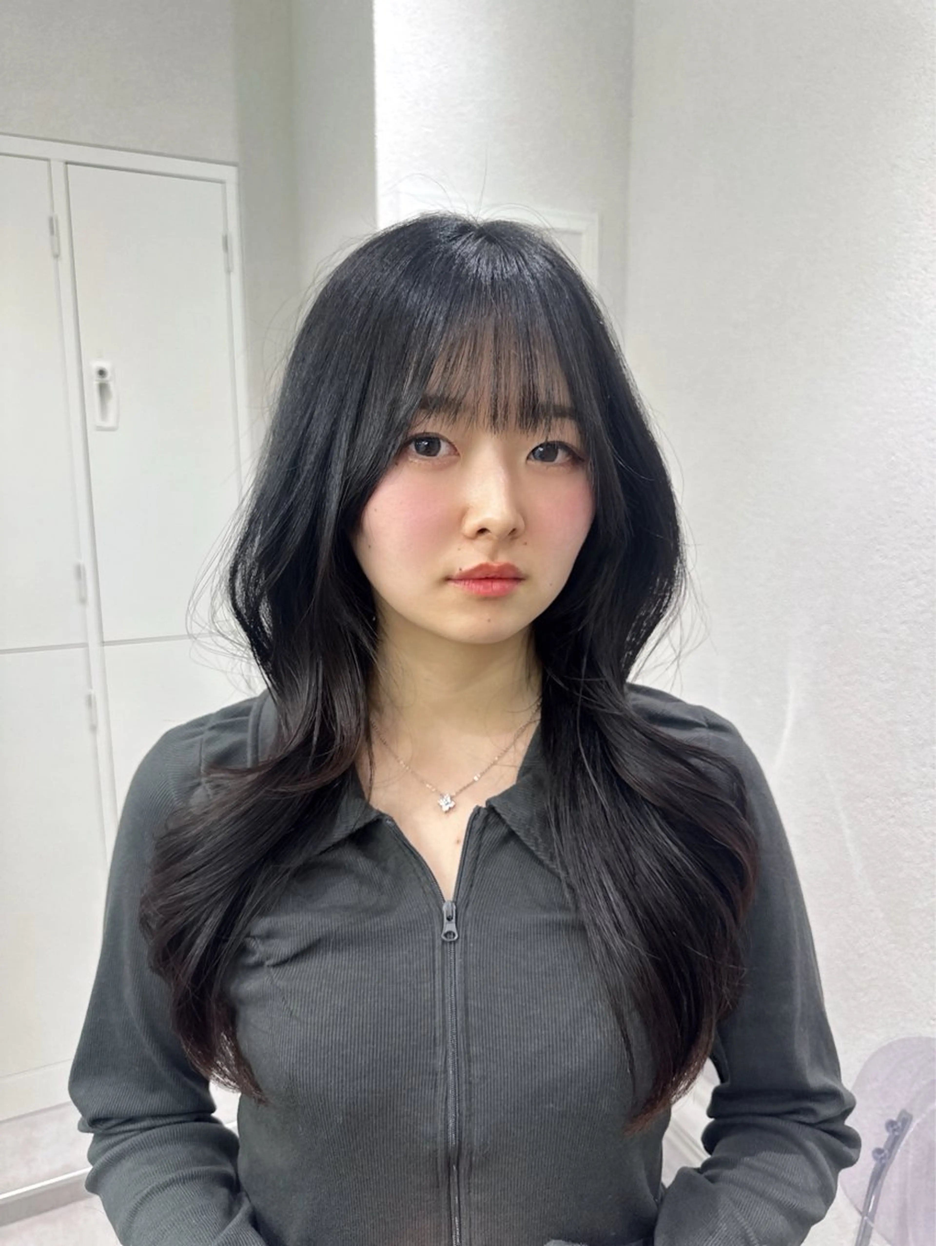 ロング 韓国レイヤー透明感 カラーヨウスケのヘアスタイル