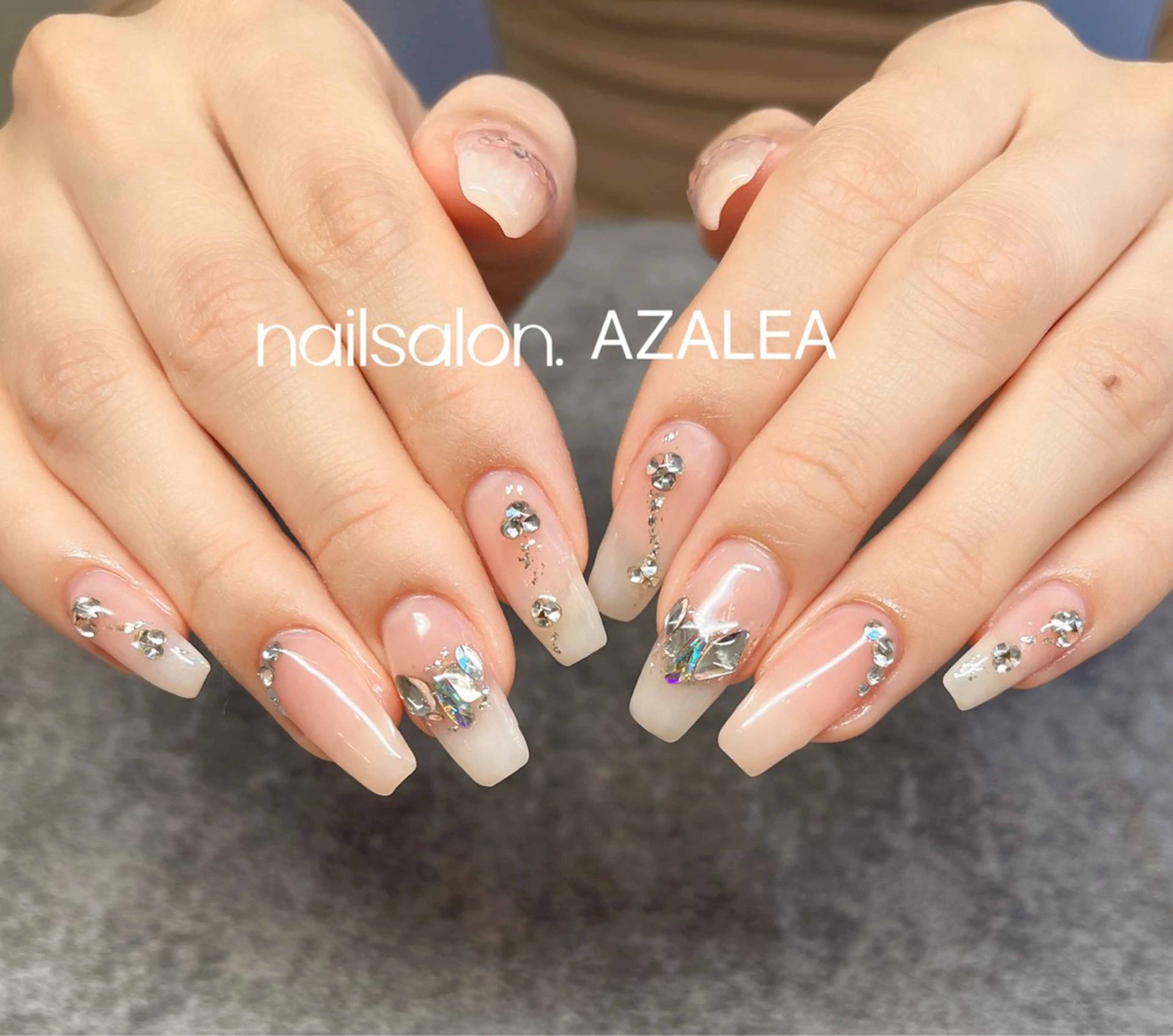 ネイル R inのネイルデザイン