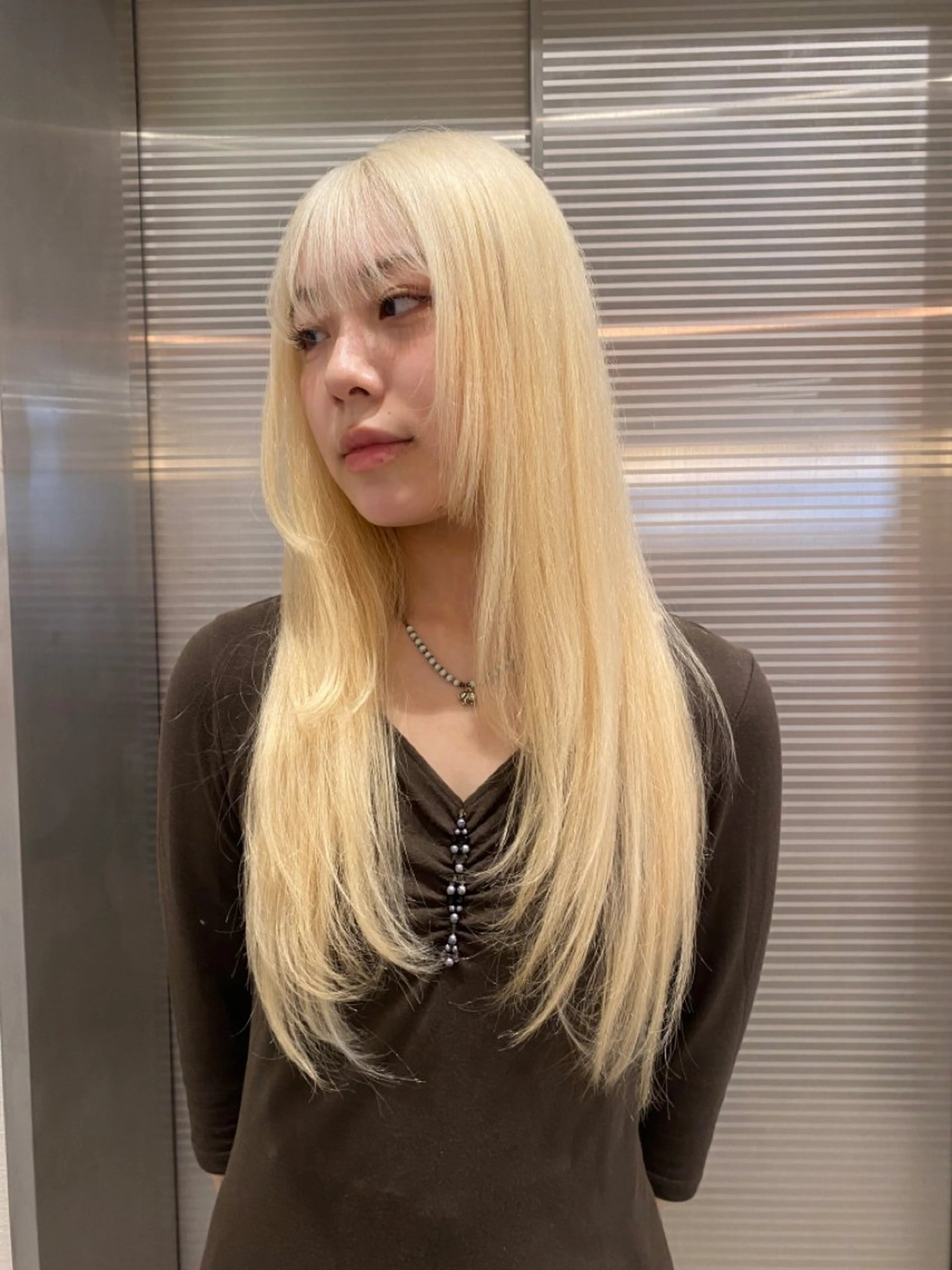 ロング カラー ブロンド ホワイトブロンド 似合わせカットカラー りおなのヘアスタイル