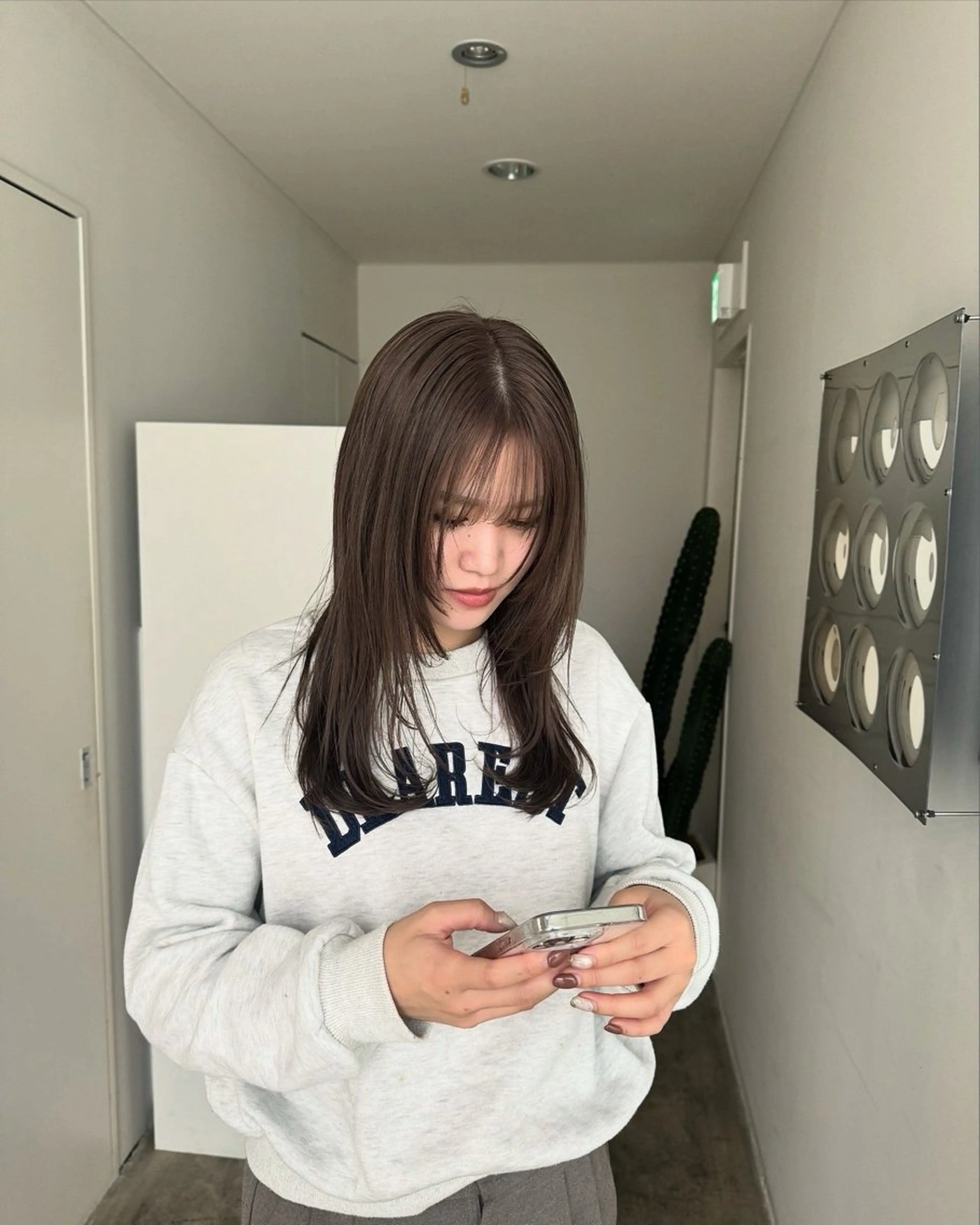 ロング カラー ベージュカラー 透明感カラー/顔周り レイヤー/髪質改善のヘアスタイル