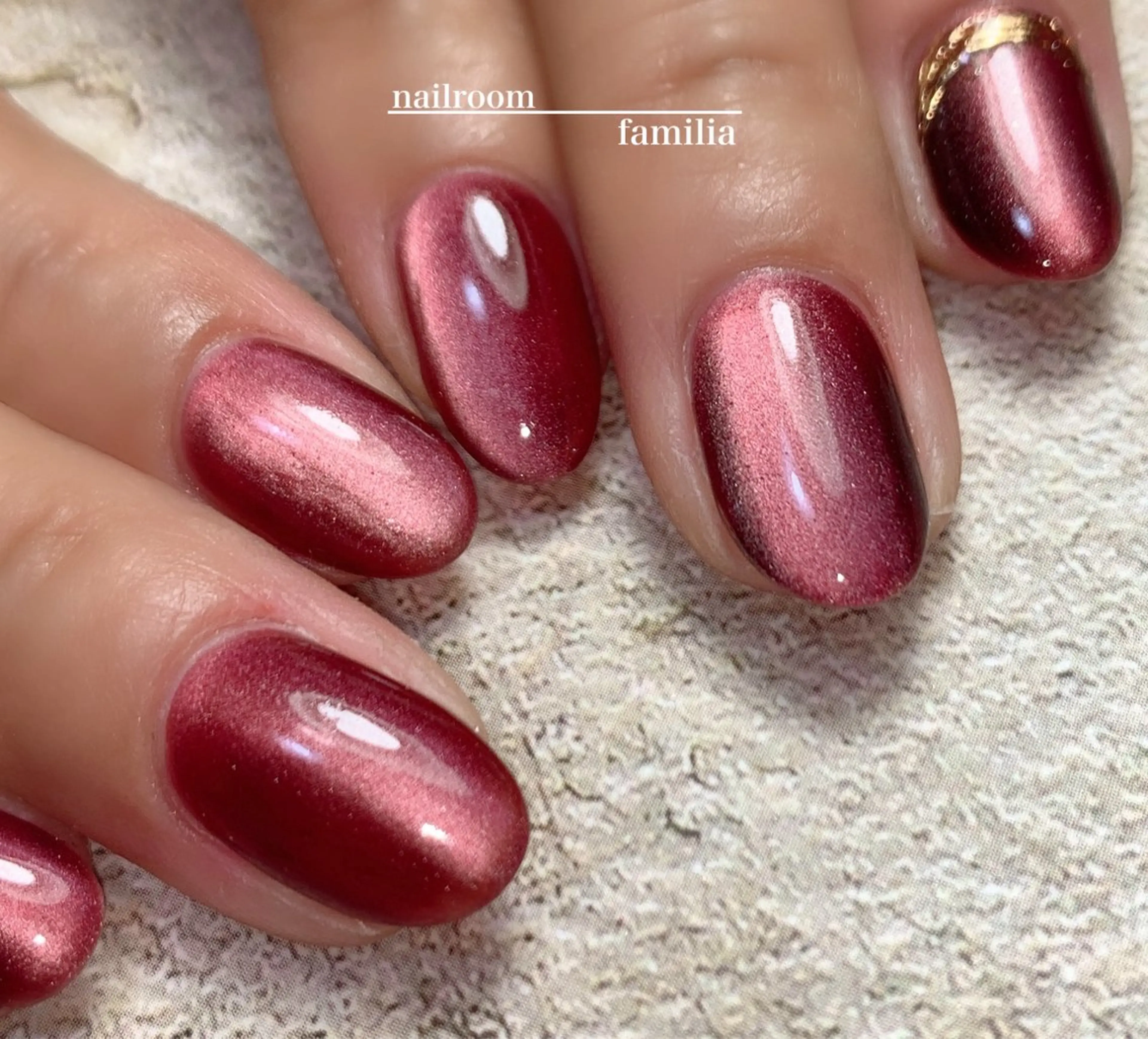 ネイル アートネイル ボルドー マグネットネイル ミラーネイル ハンドネイル -nailroom- familiaのネイルデザイン