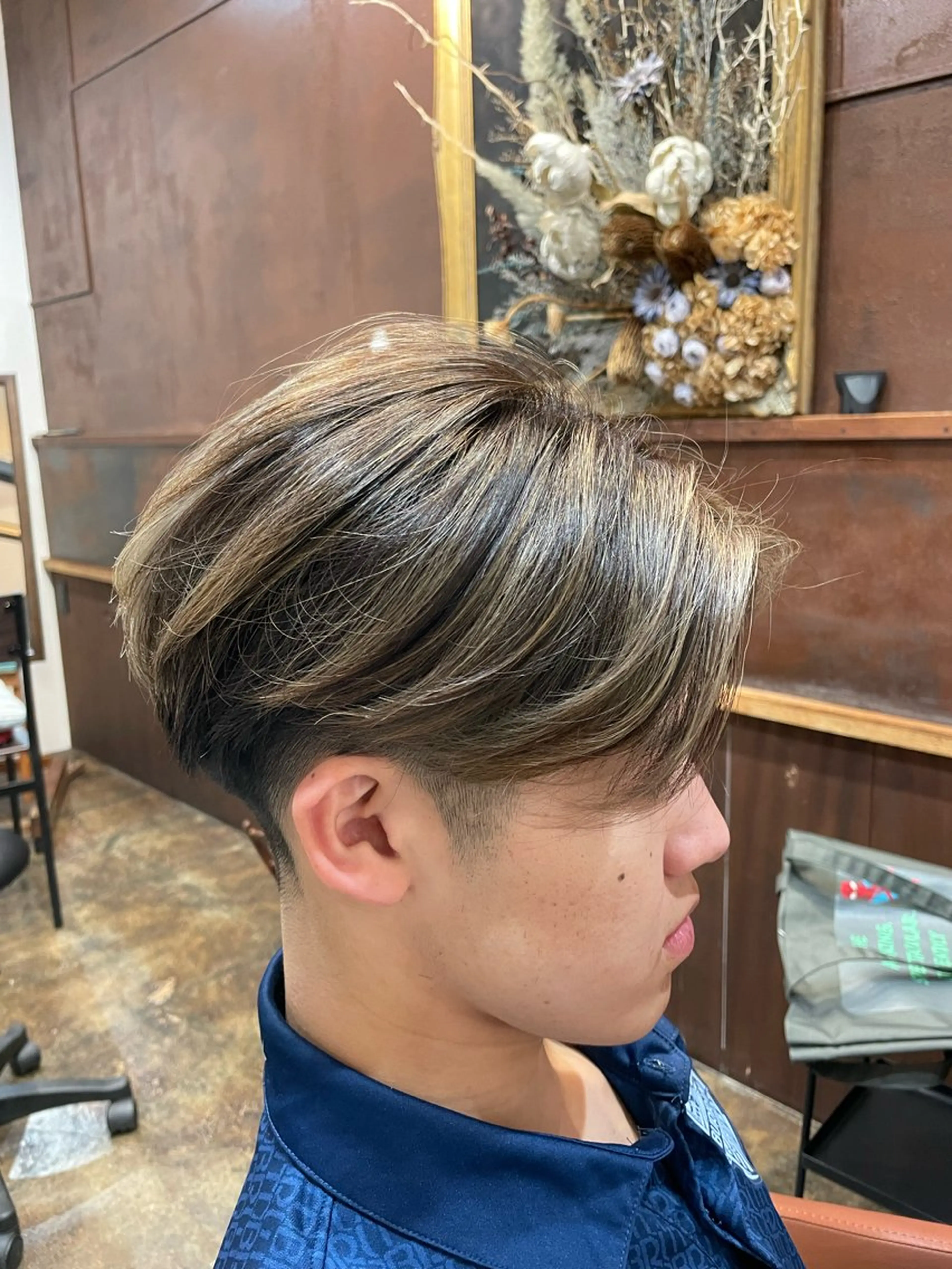 ショート カラー メンズ メンズバレイヤージュ メンズブリーチ センターパート バレイヤージュ ブリーチ カット ヘアカラー 小川 舜人のヘアスタイル