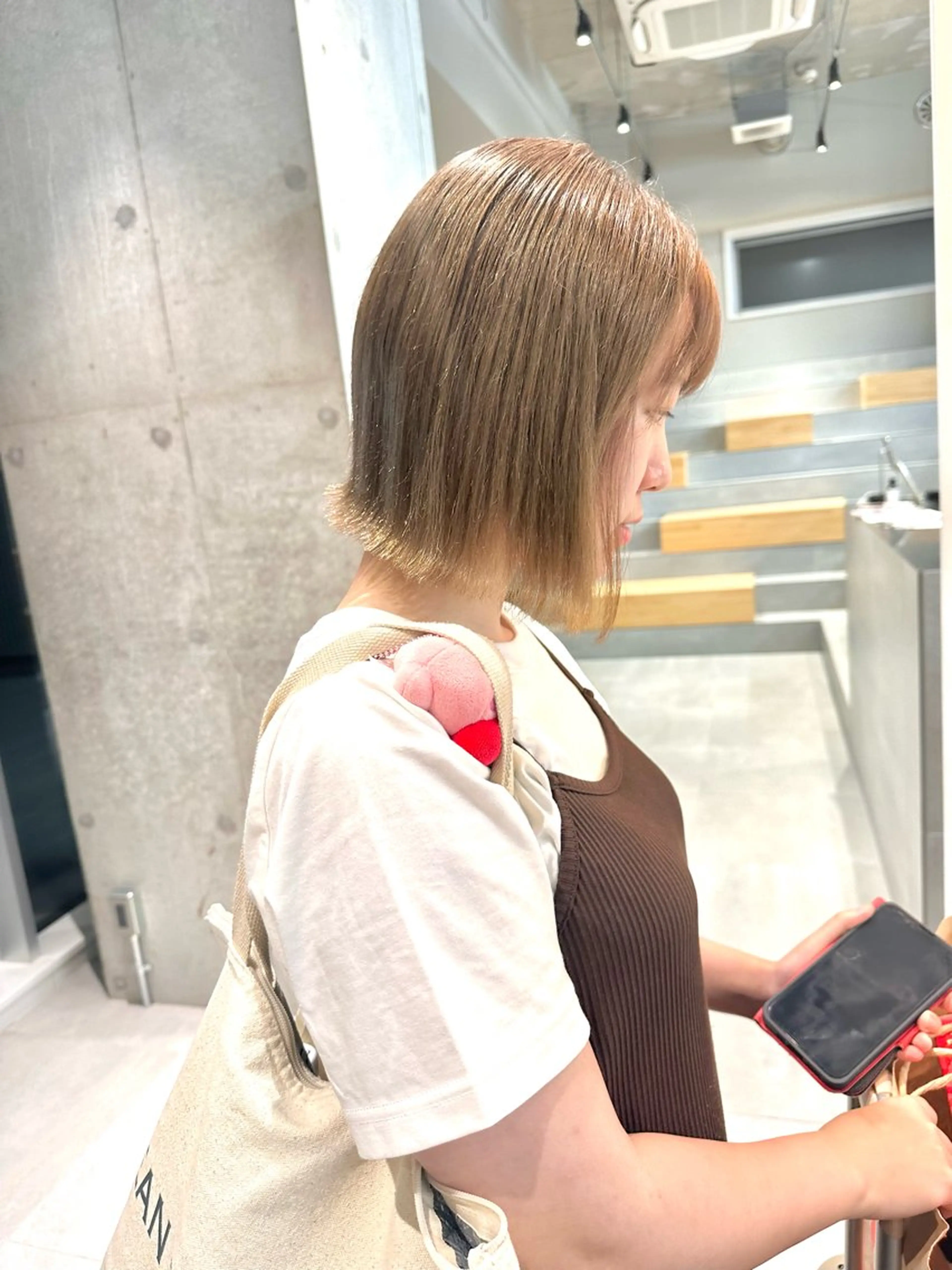 ミディアム カラー ベージュカラー オリーブベージュ 染谷 遥花のヘアスタイル