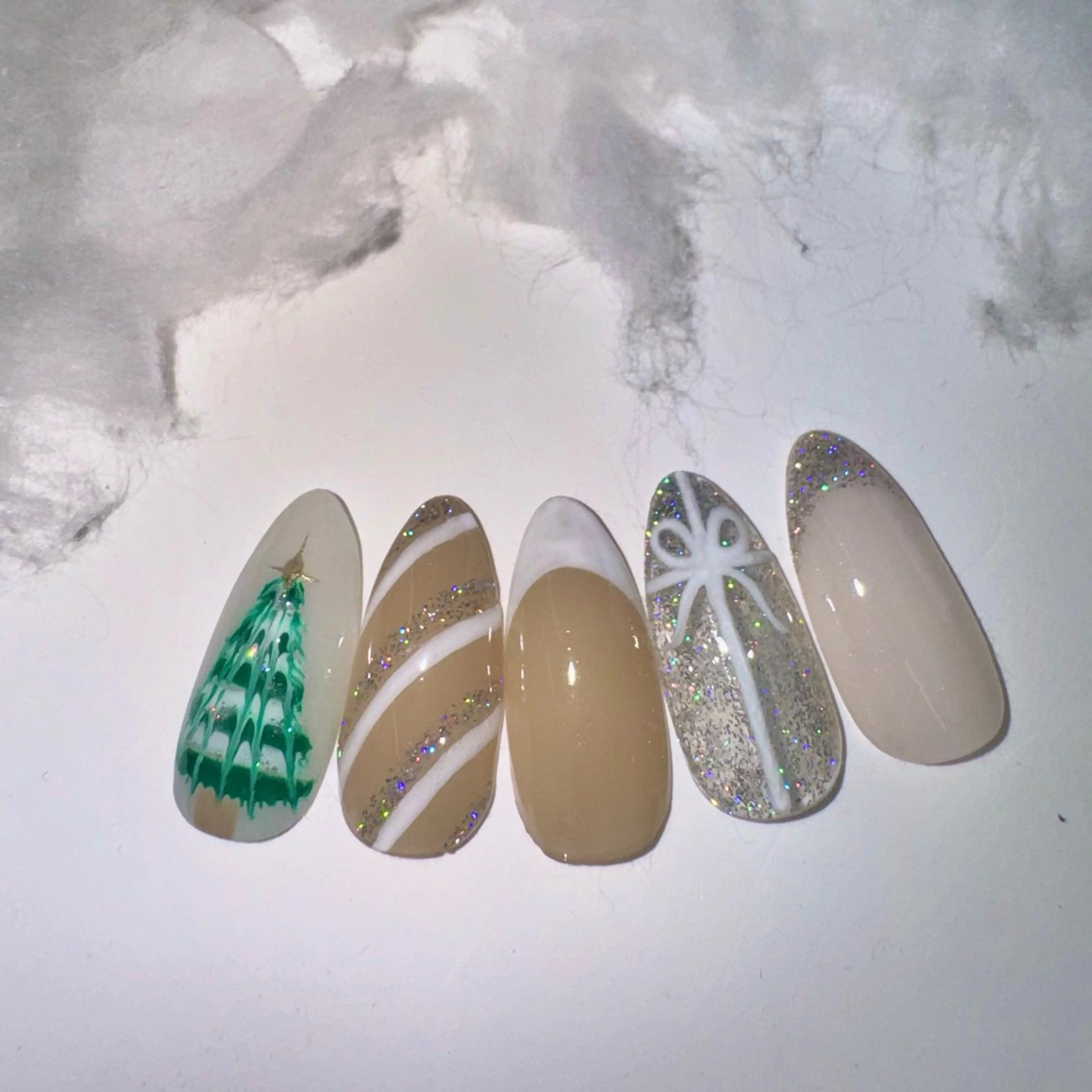 ネイル フラッシュネイル キラキラネイル ラメ(グリッター) 冬ネイル クリスマス Nail Sant Esperanza by SALON DE やす所属・Sant Esperanzaのネイルデザイン