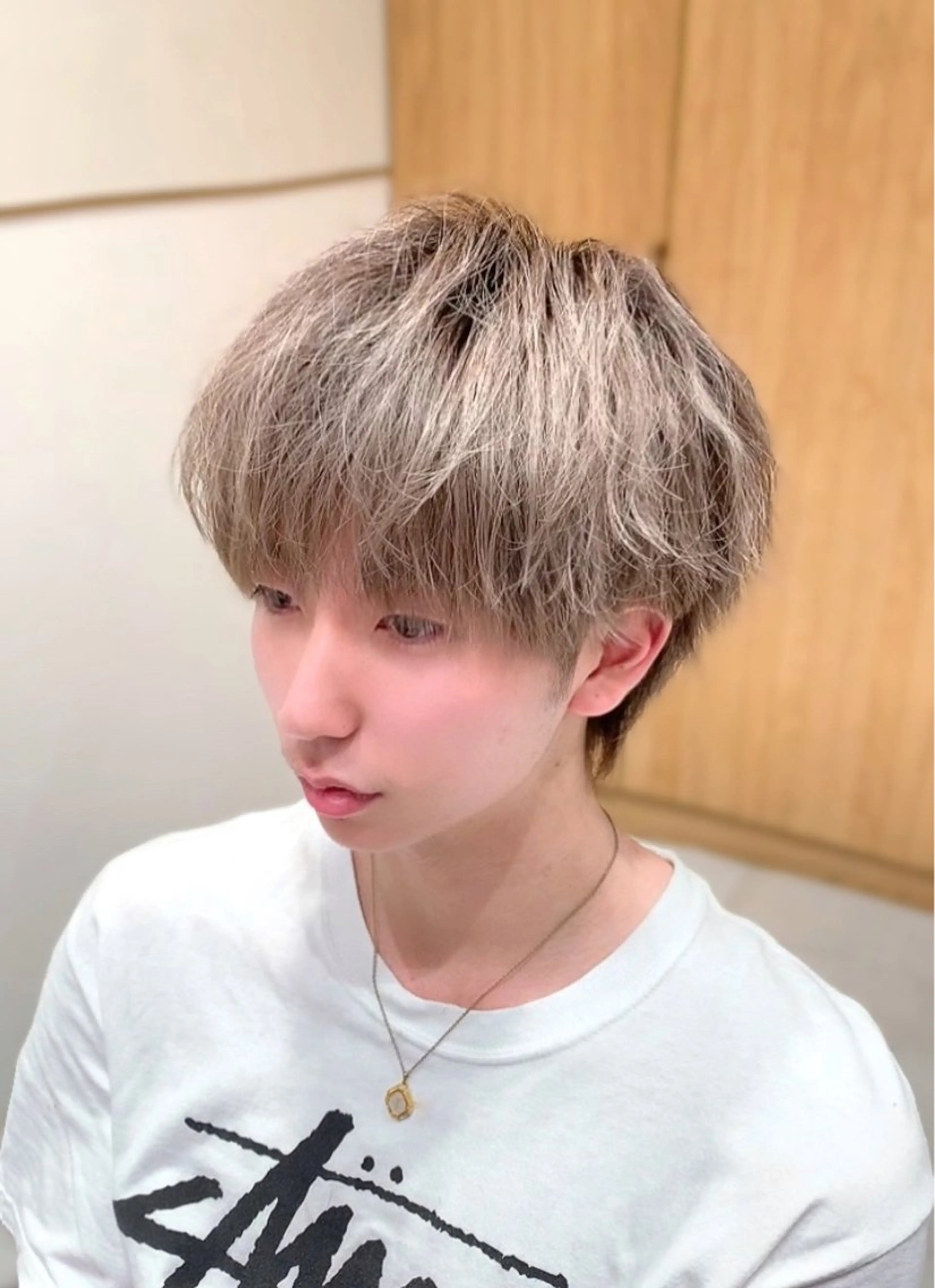 カラー メンズ キッズ センターパート メンズハイトーン マッシュウルフ マッシュ 刈り上げ 韓国ヘア/レイヤー/ 顔まわり/りょーとのヘアスタイル