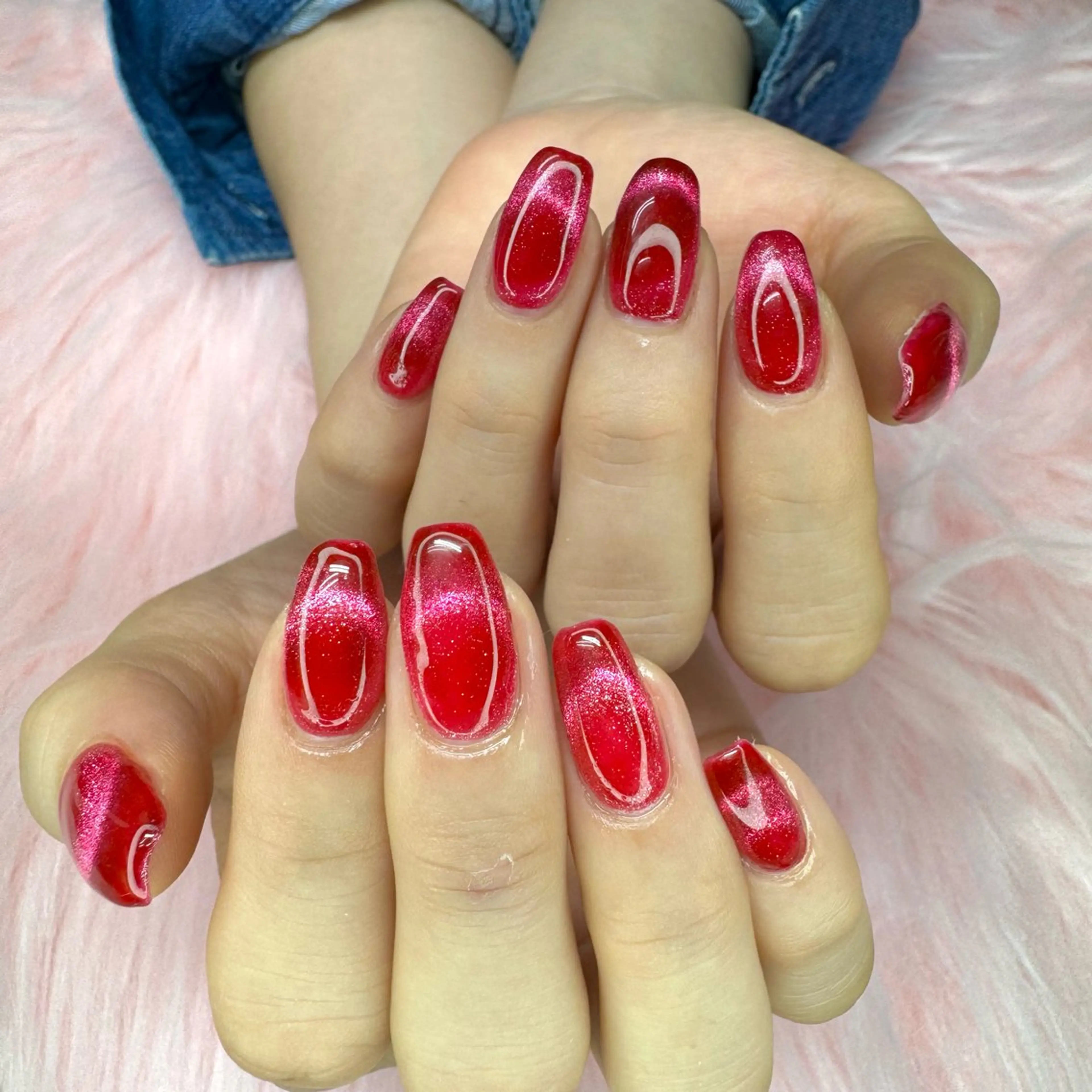 ネイル フレンチネイル マグネットネイル 赤色 ハンドネイル WAKALU .のネイルデザイン