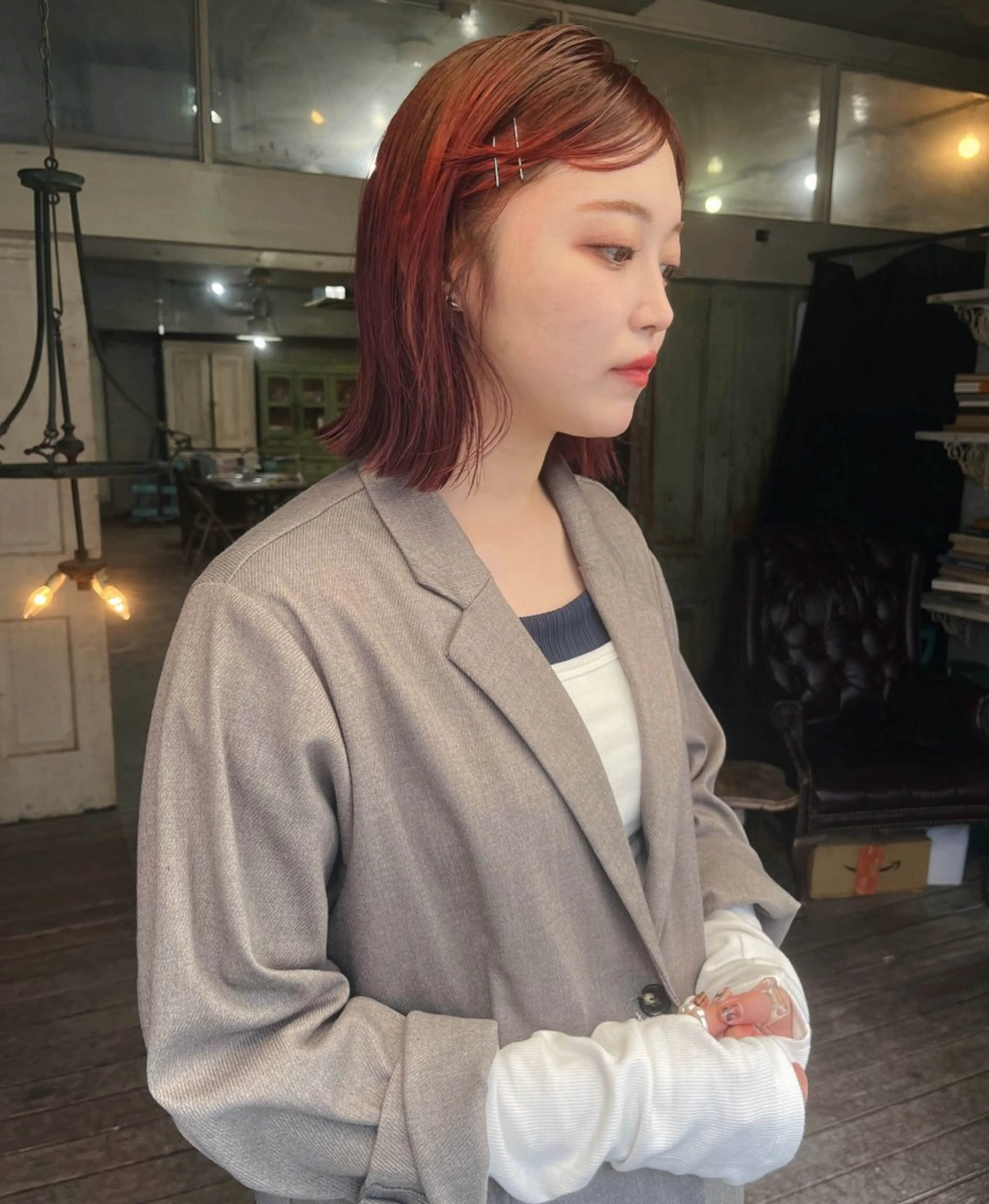 ミディアム カット ヘアカラー トリートメント ハイトーン/顔まわり レイヤー/YUKAのヘアスタイル