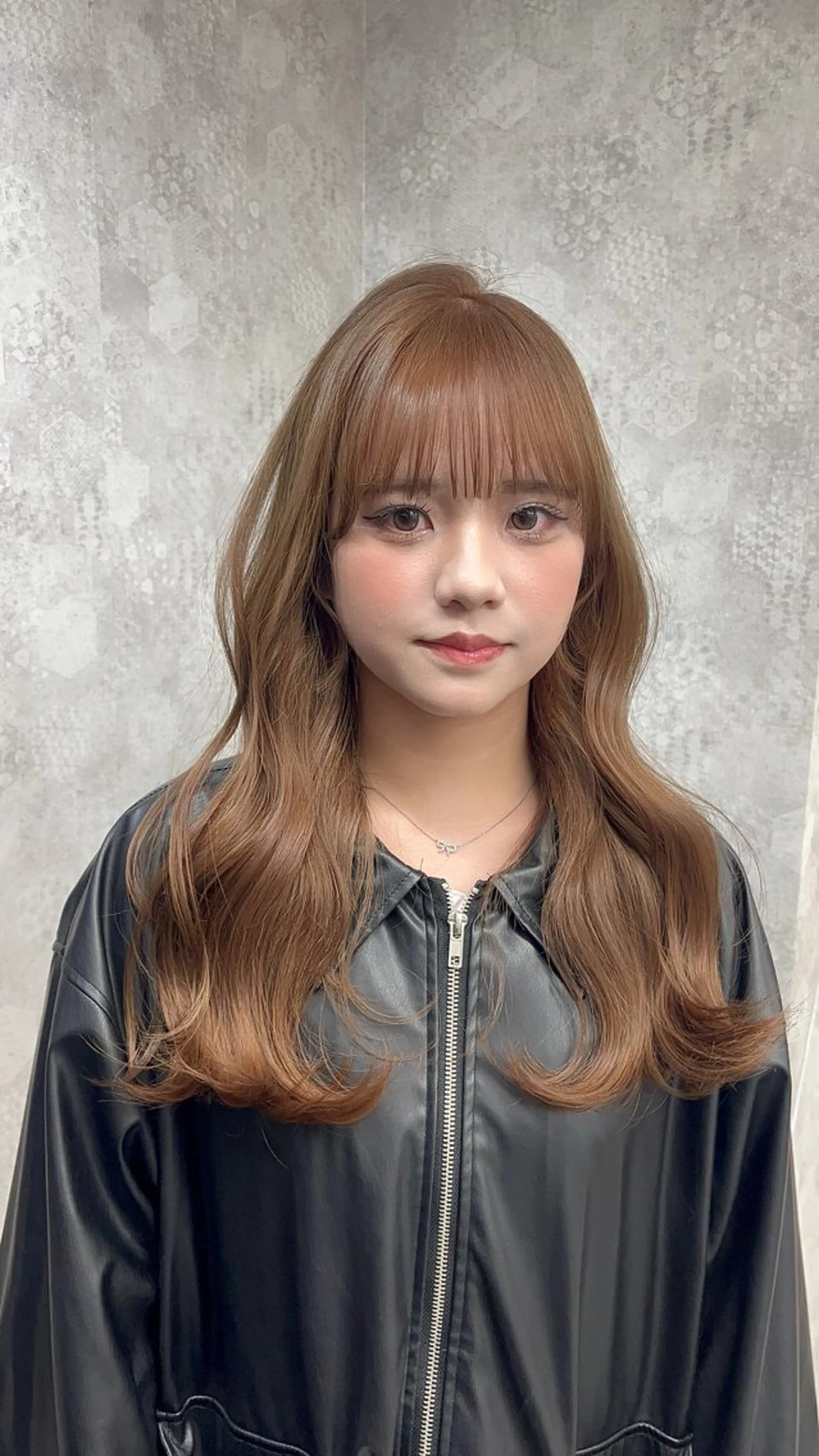 セミロング カラー カット ヘアカラー トリートメント クルミ🤍推し活 🎀ピンクカラーのヘアスタイル