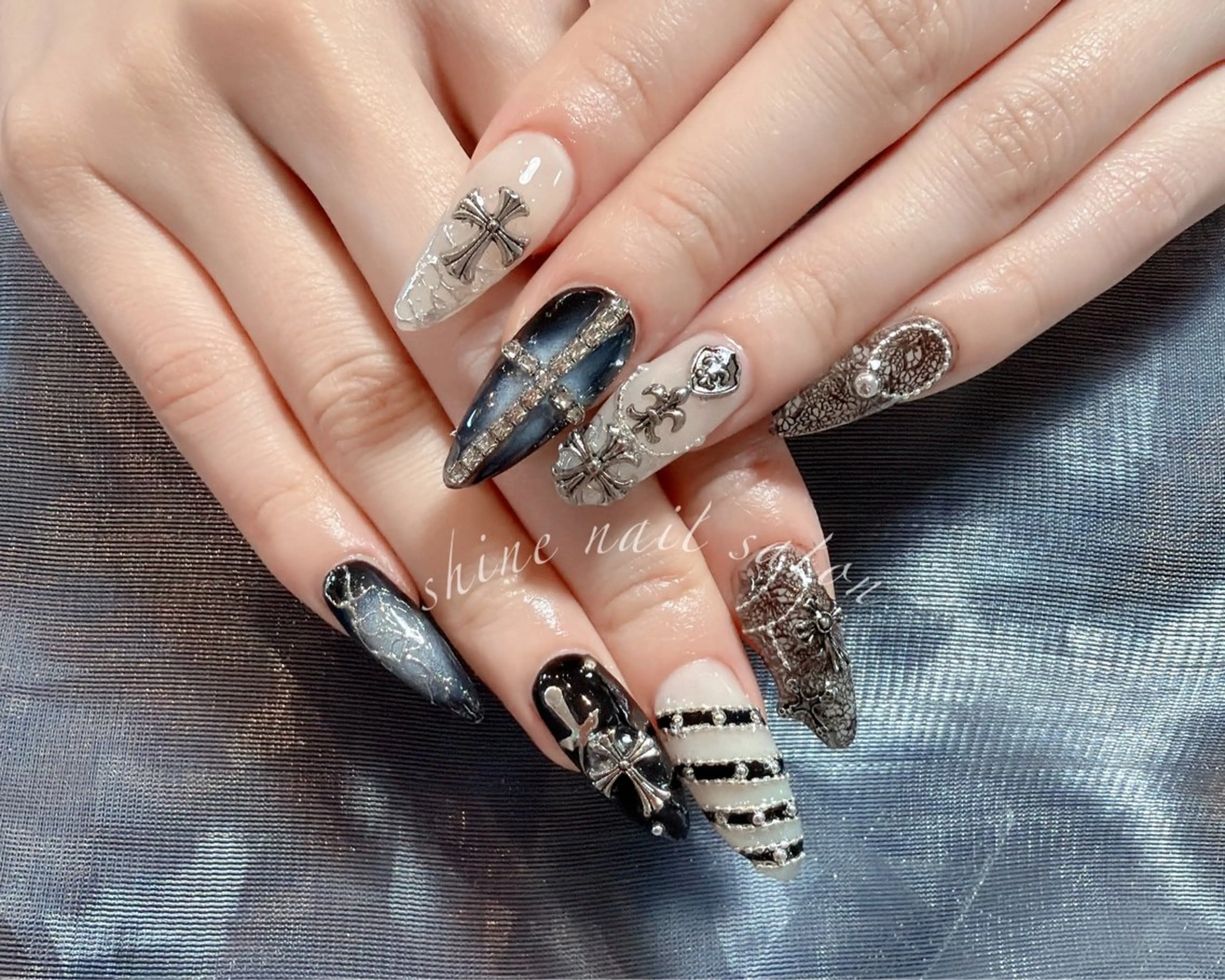 ネイル shineジェル& チップ長さだしのネイルデザイン