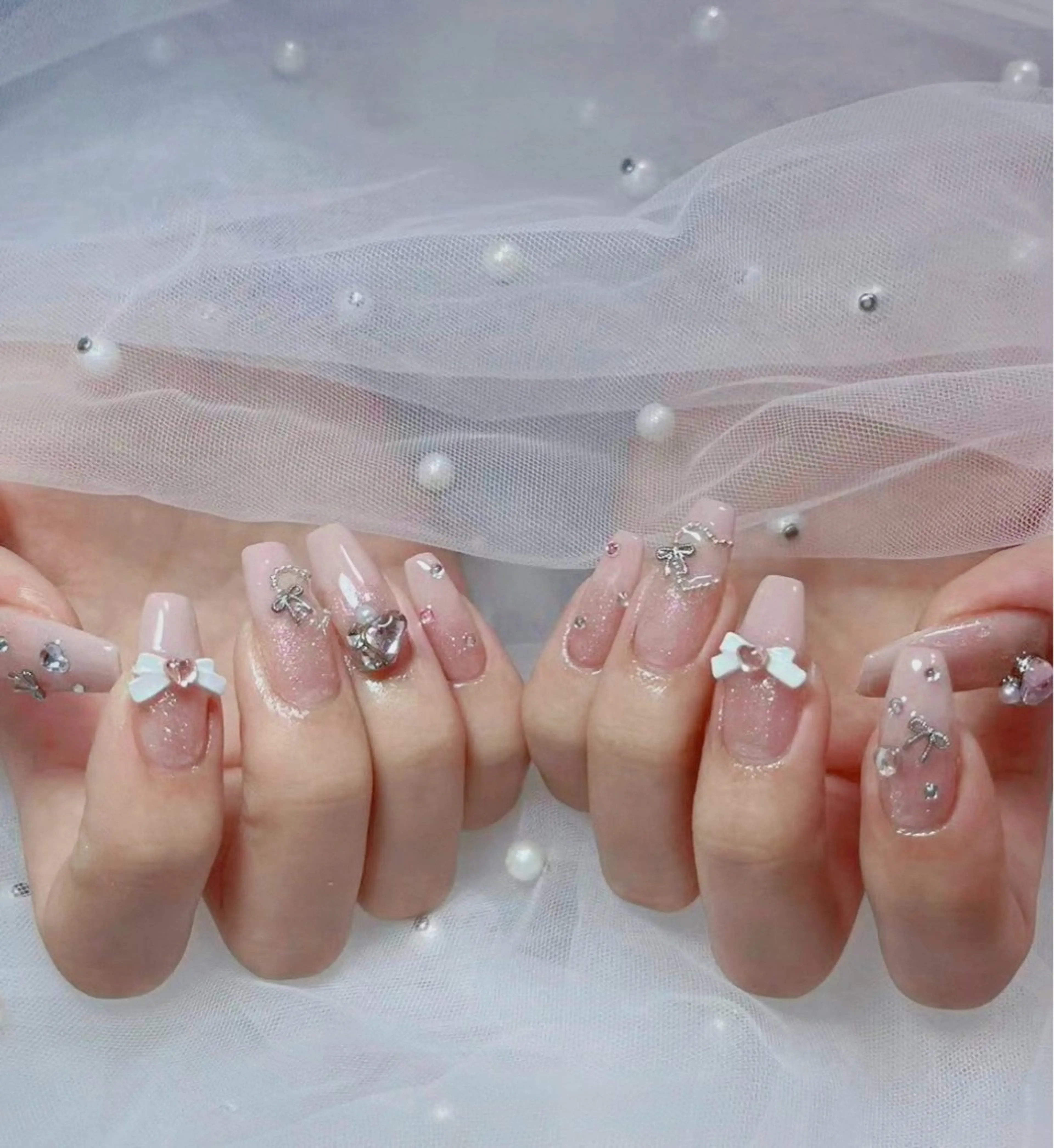 ネイル オーロラネイル 長さ出し フットネイル 韓国ネイル ラメ(グリッター) ハンドネイル 👍thumbs up nail👍のネイルデザイン