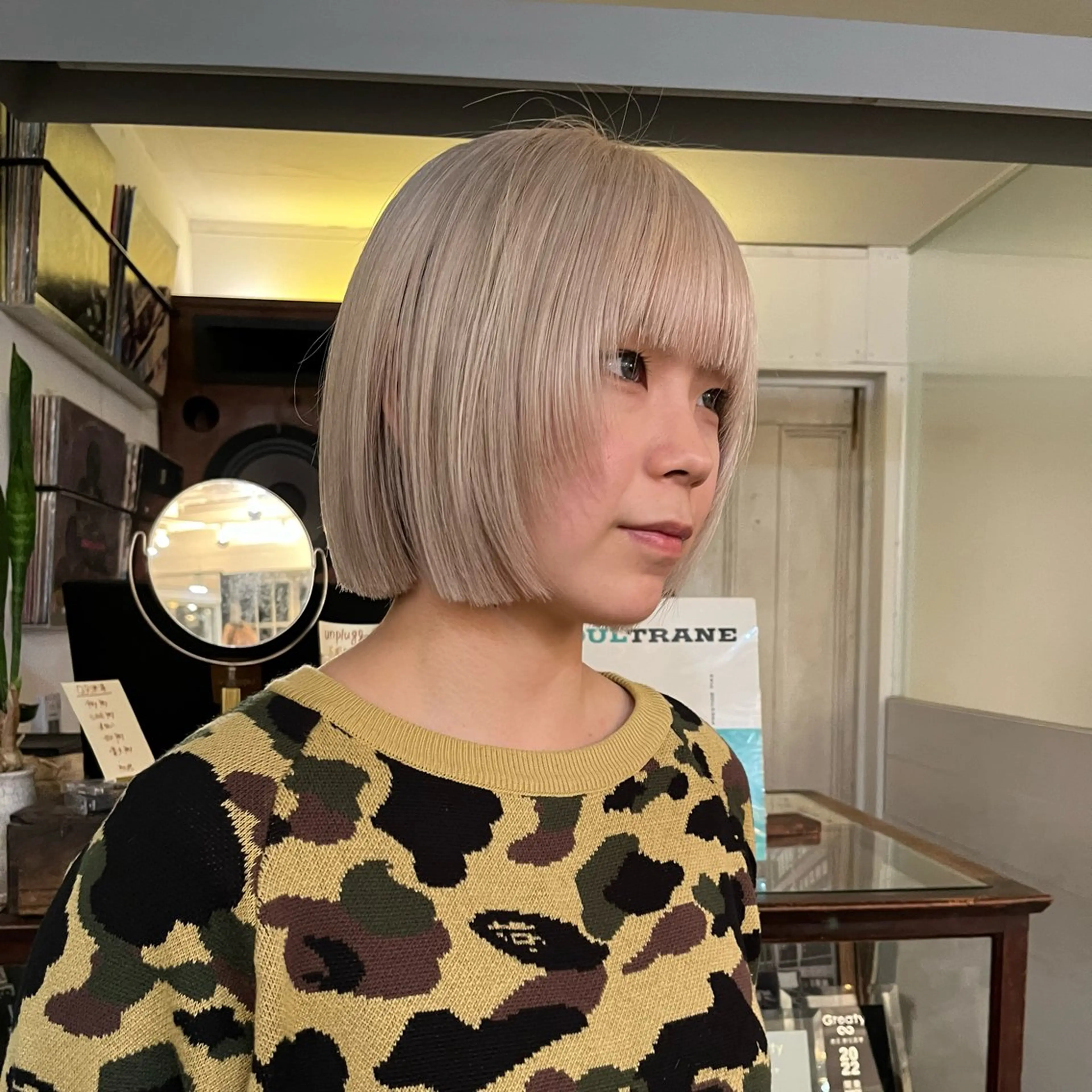 ミディアム 切りっぱなしボブ ボブレイヤー ボブ 顔まわりレイヤー レイヤーカット ブリーチなし/透明感 /ショート/大世のヘアスタイル