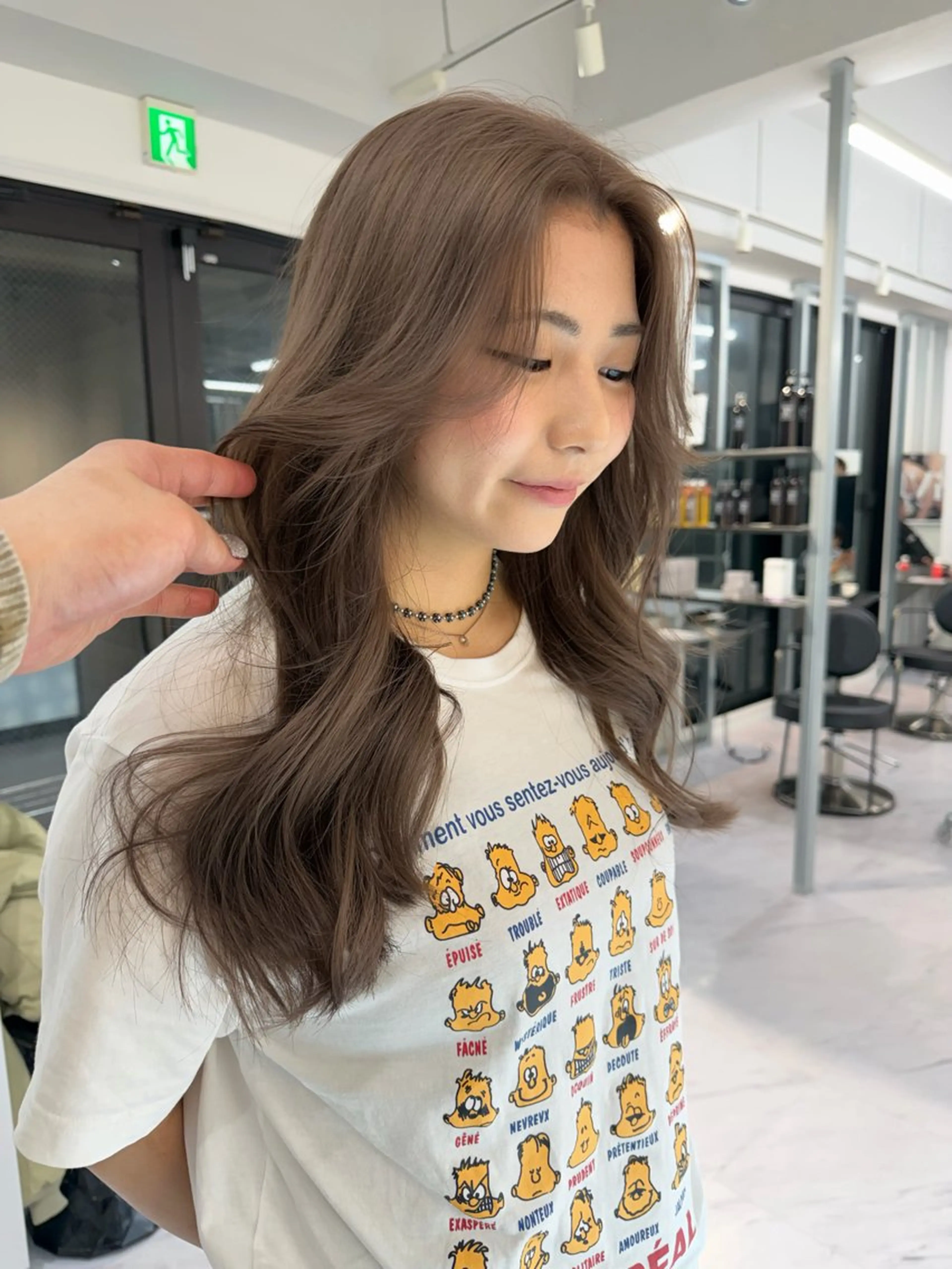 セミロング カラー ベージュカラー ブリーチ ケアブリーチ デザインカラー ダブルカラー カット ヘアカラー トリートメント TATSUブリーチ/ ミルクティーベージュのヘアスタイル