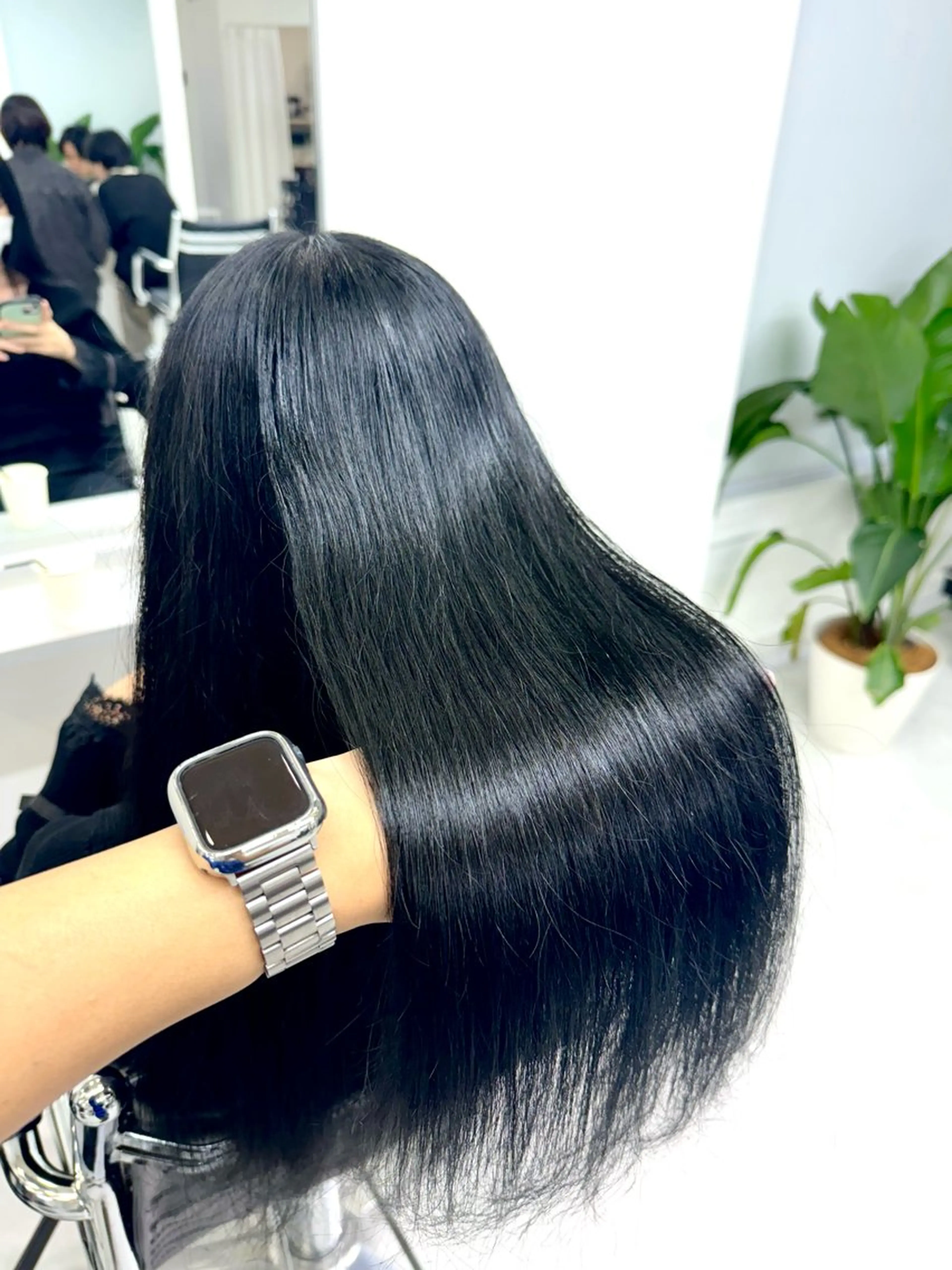 ロング カラー 黒髪 ブルーカラー ブルーブラック 透明感カラー 学生 赤み消しカラー✨ /YUYAのヘアスタイル