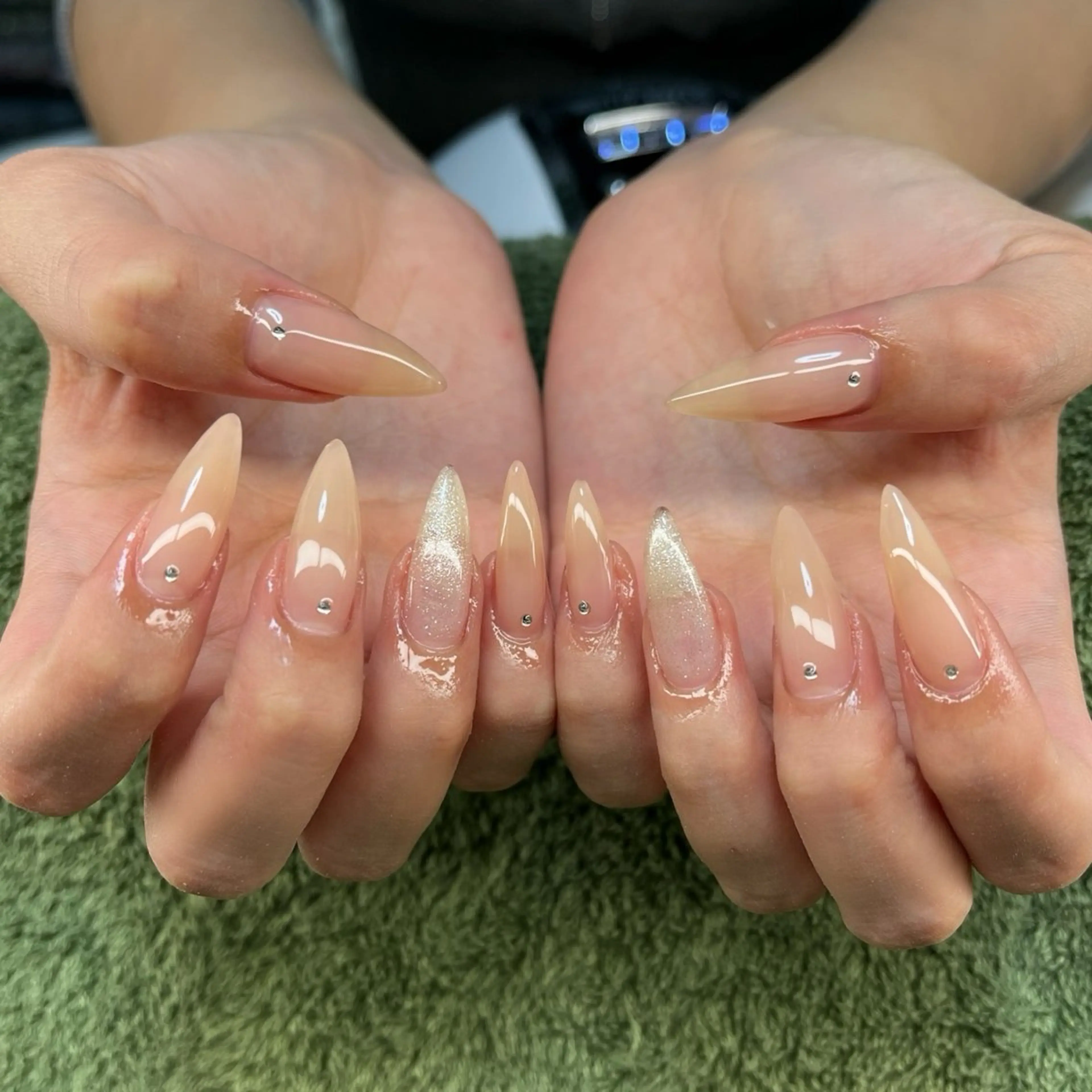 ネイル ストーンネイル ハンドネイル フットネイル MHR nailのネイルデザイン