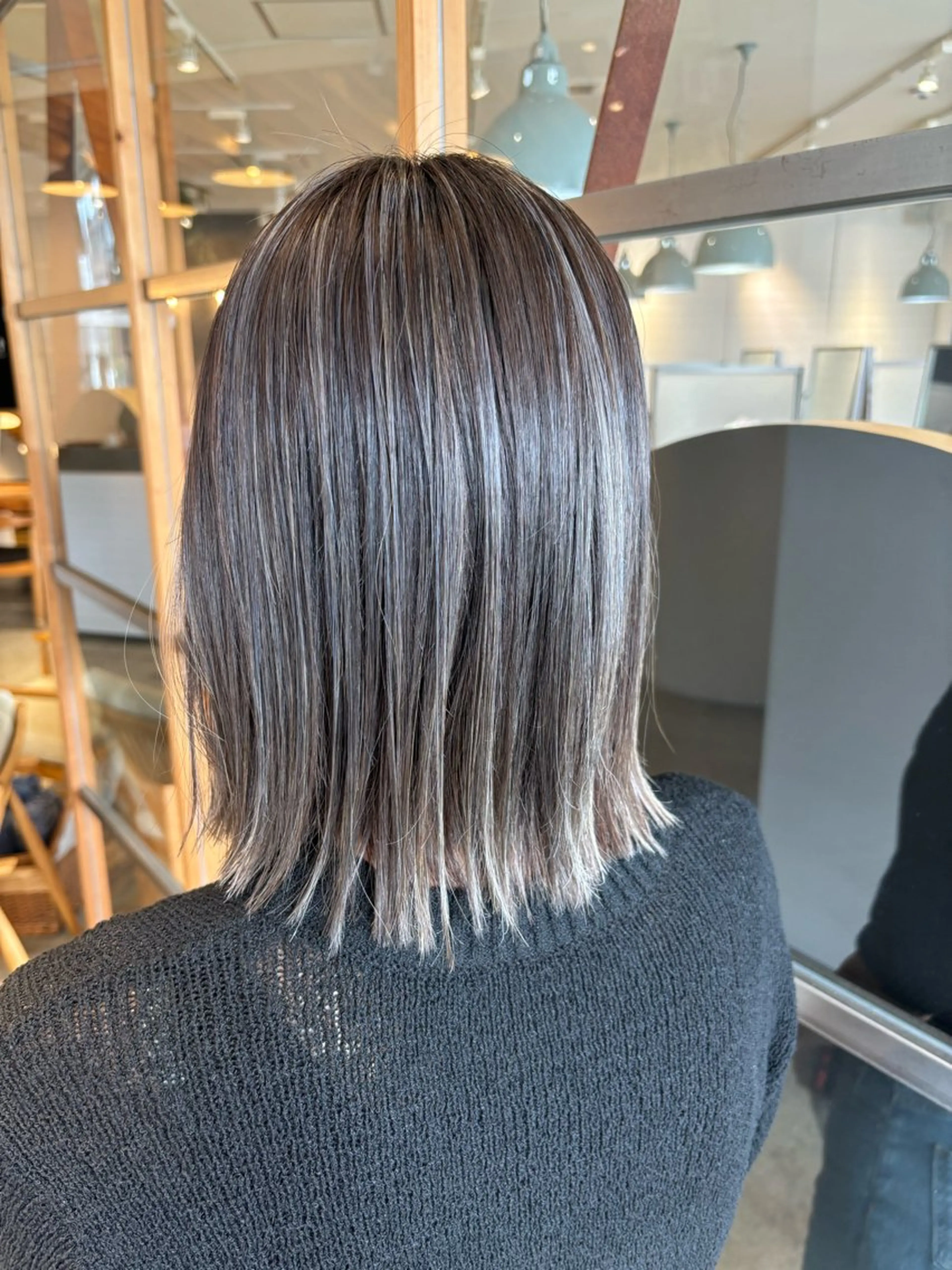 ミディアム カラー パーマ カット ヘアカラー トリートメント ハイトーンカラー🤍 山下 優華のヘアスタイル