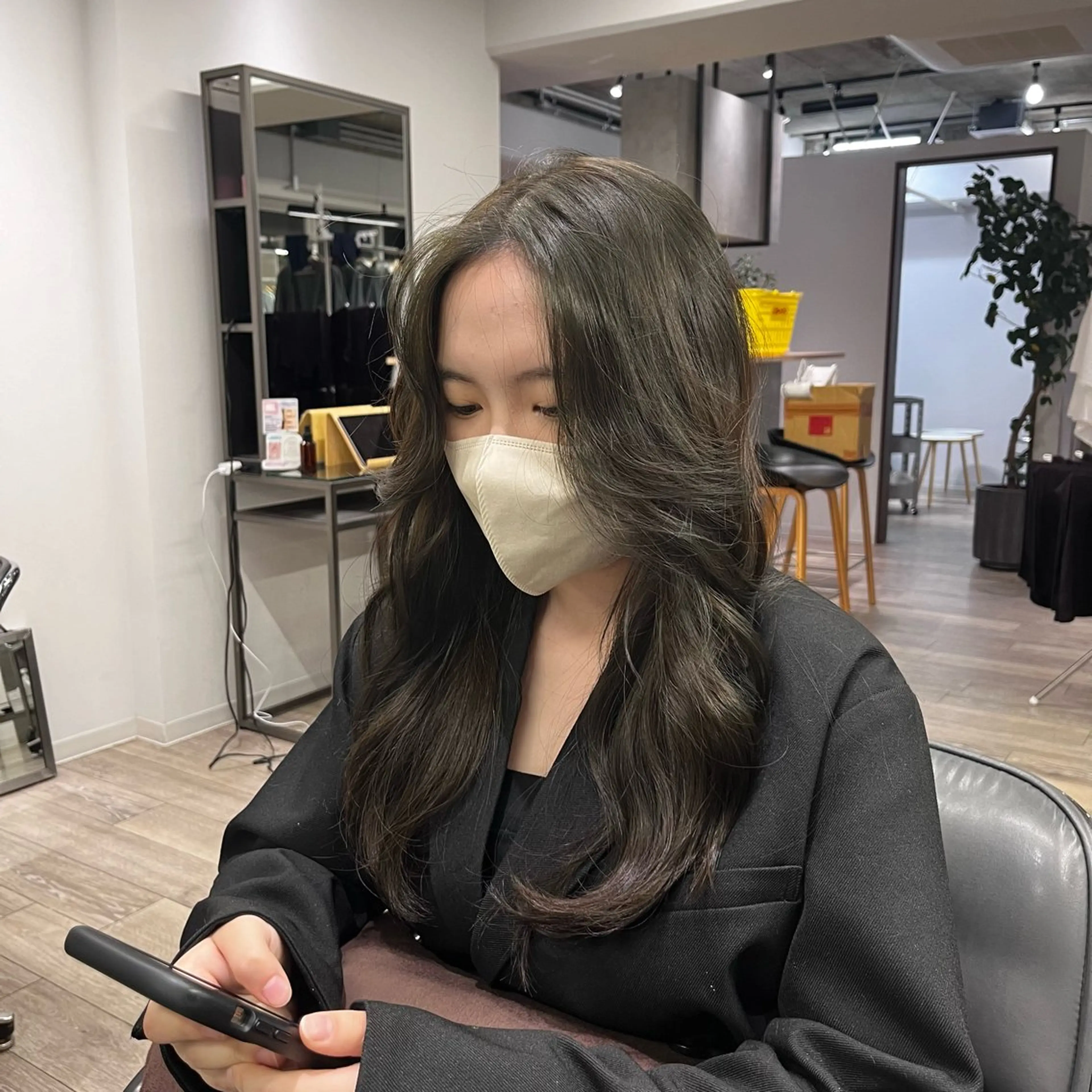 セミロング カラー ブリーチ ダブルカラー ブリーチなしカラー JIN/暖色カラー /髪質改善/艶髪のヘアスタイル