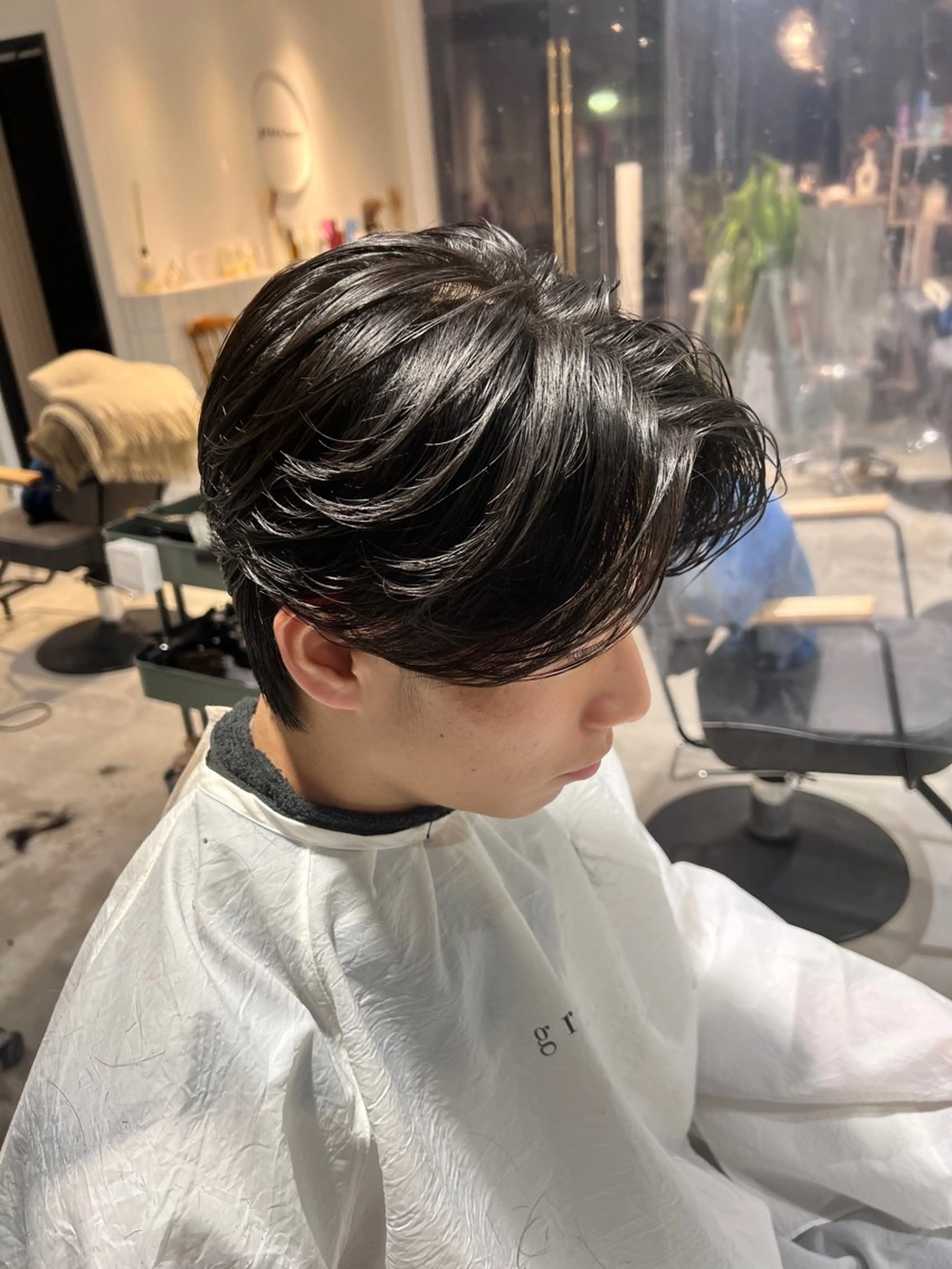 ミディアム パーマ メンズ ミディアムパーマ センターパート メンズ韓国風 メンズパーマ 韓国風ヘア カット パーマ メンズカットパーマ ✂️ JOYAのヘアスタイル