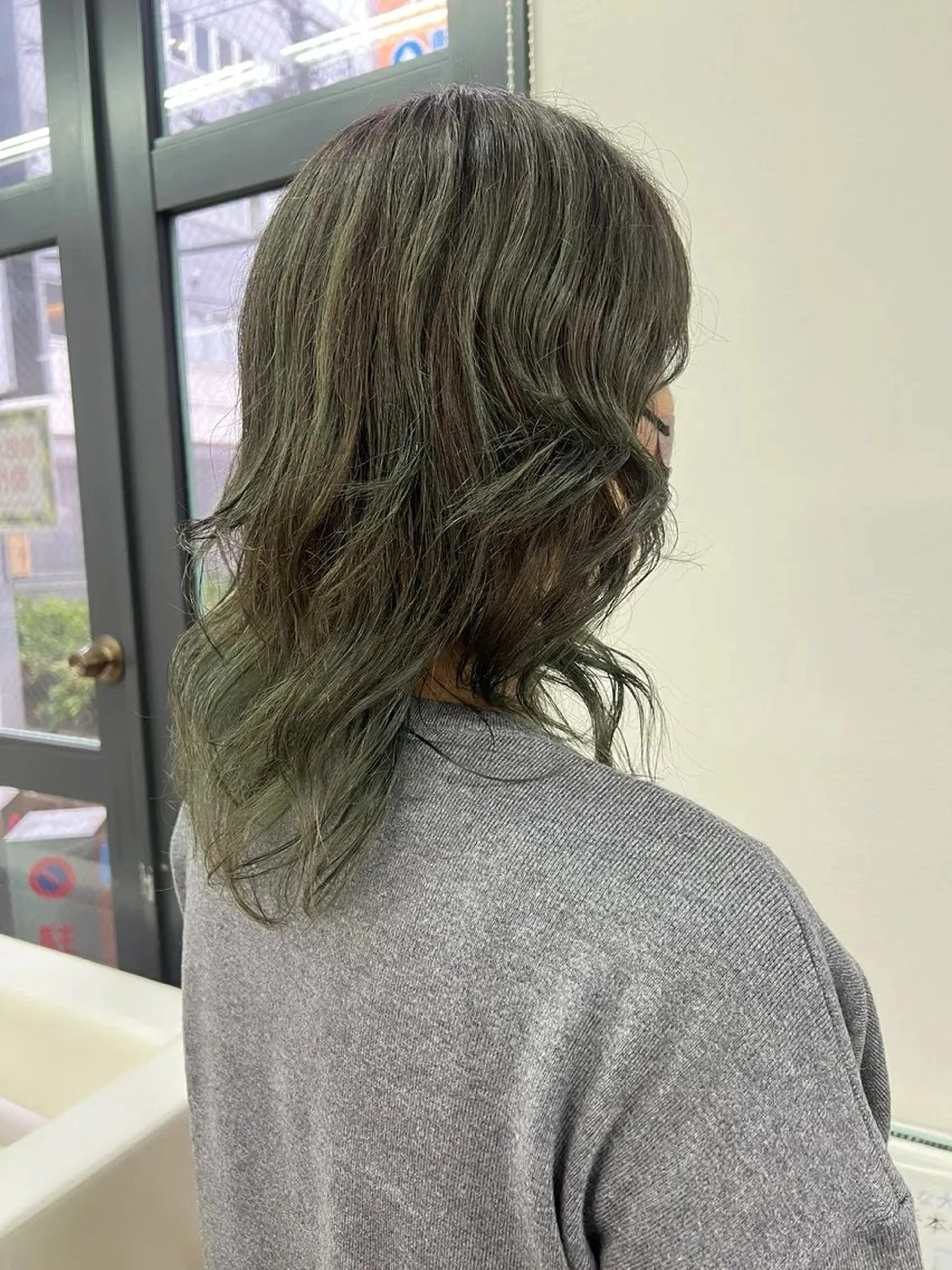 カラー 村井 湖奈のヘアスタイル