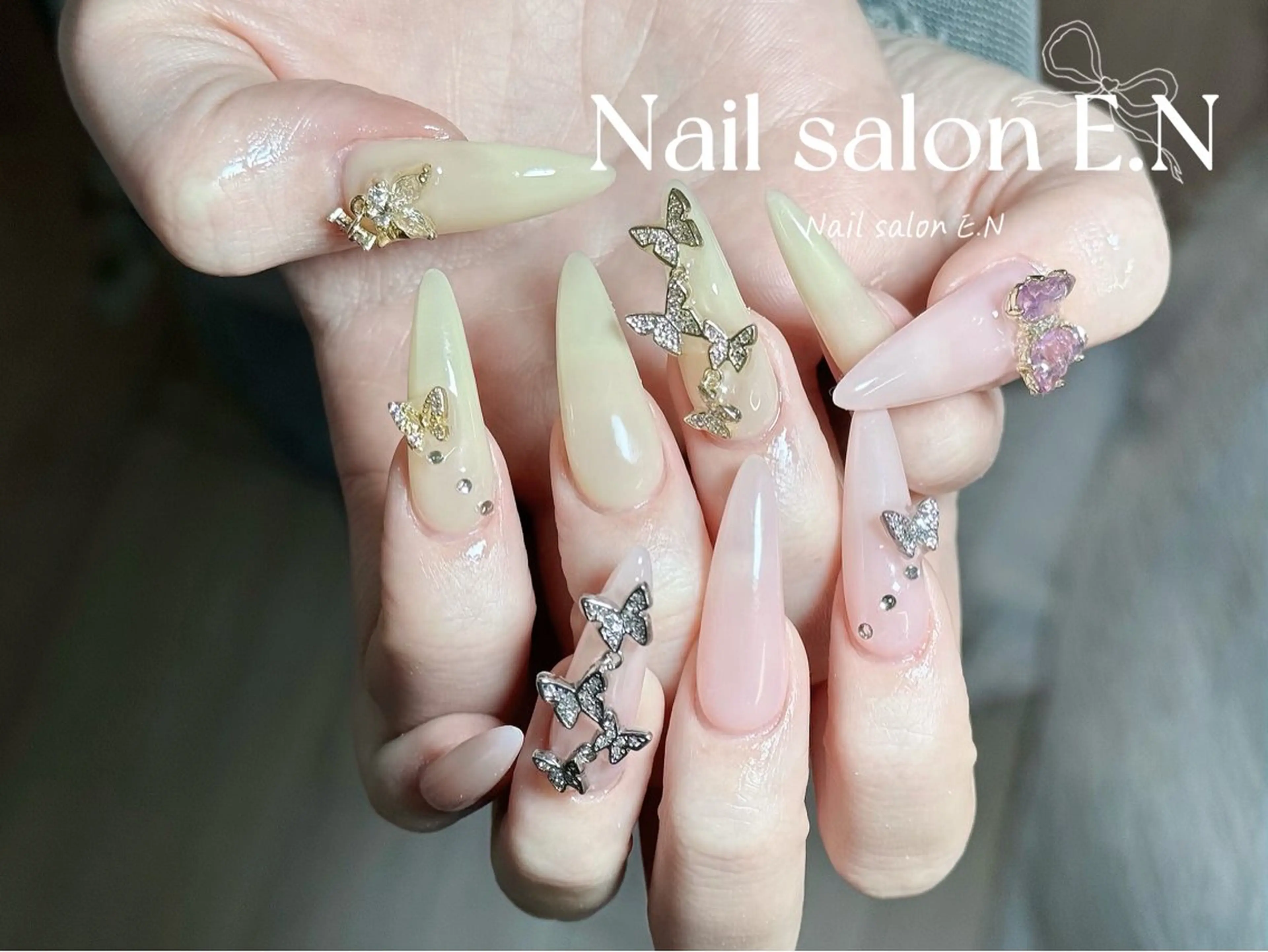 ネイル アートネイル オーロラネイル ブラウン クリアネイル フレンチネイル ハンドネイル E.N🦋 長さ出し/持ち込みのネイルデザイン