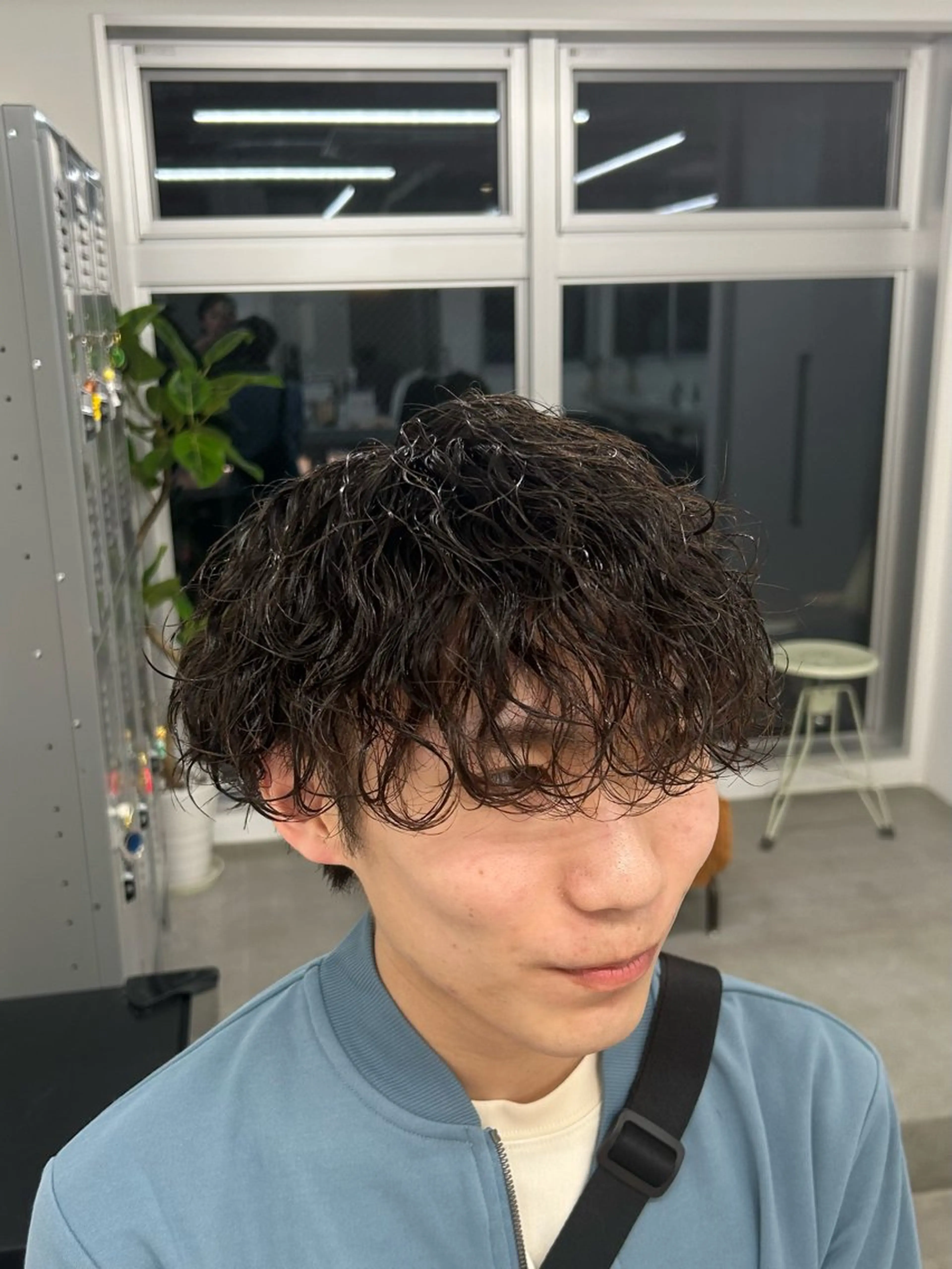 ショート パーマ メンズ メンズパーマ 波巻きパーマ なりたひろと / フェザーパーマのヘアスタイル