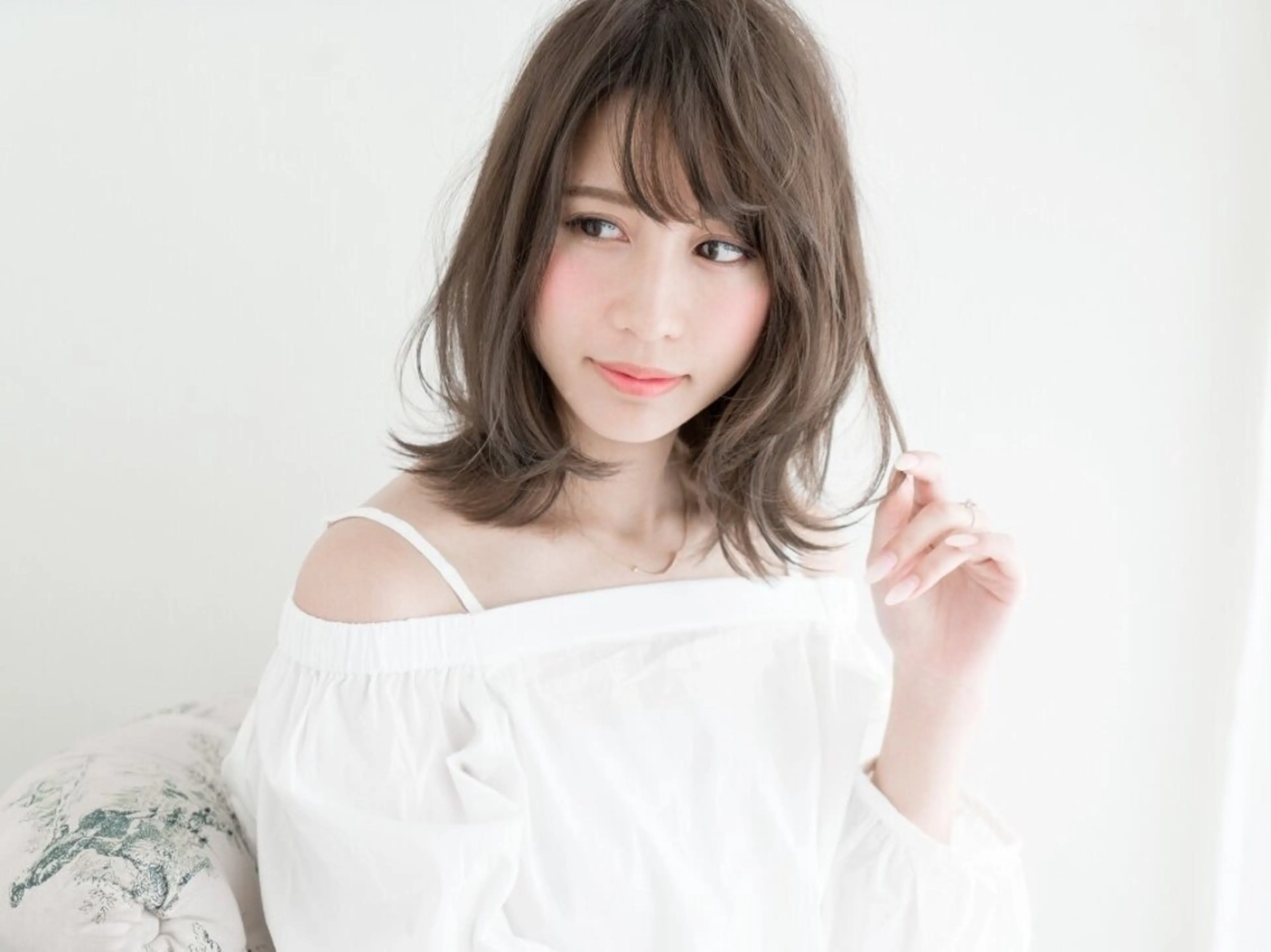 ミディアム カラー パーマ 透明感カラー髪質改善 hiroマンツーマンのヘアスタイル