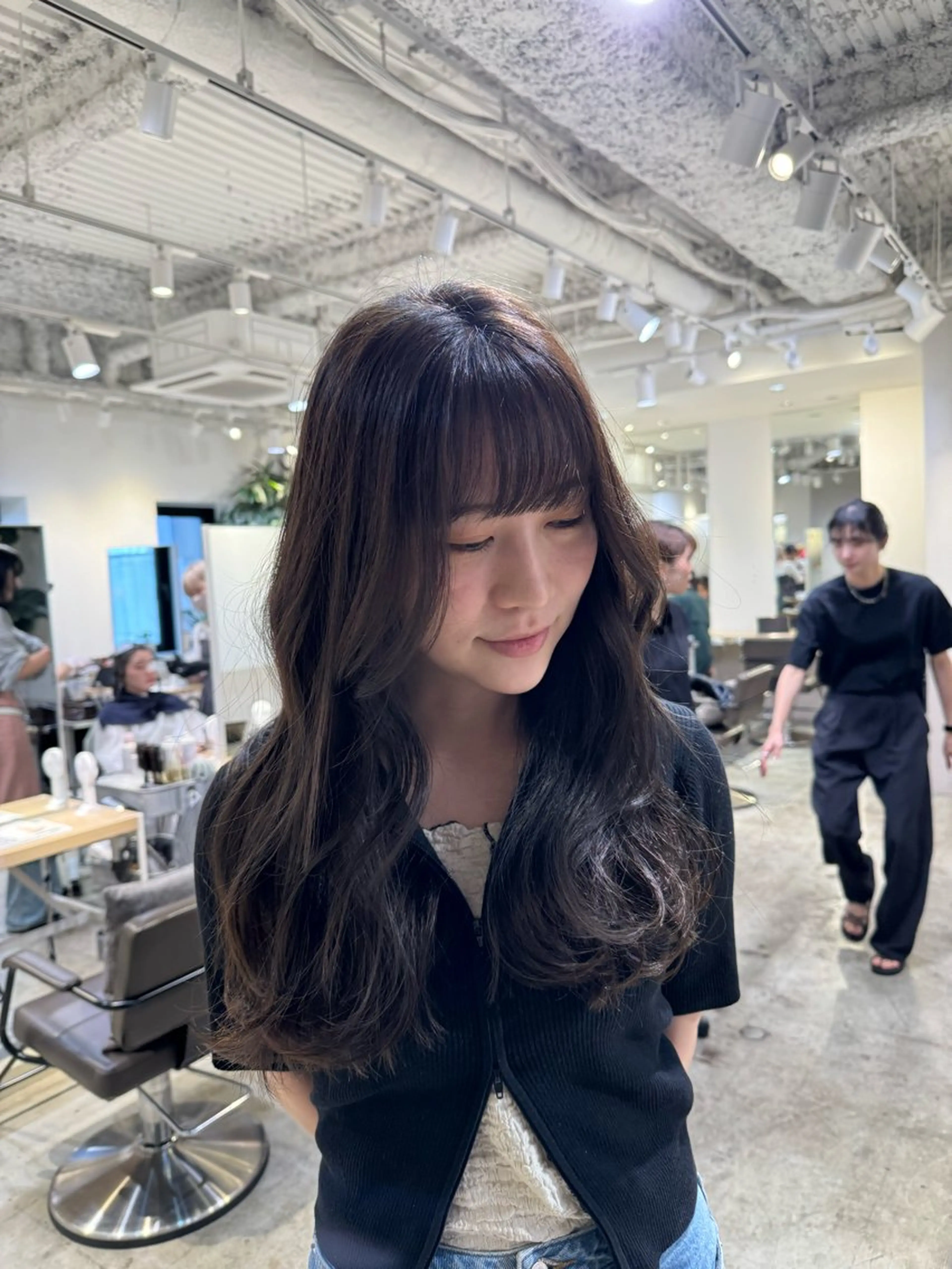 ロング レイヤーカット 梨澤 百音のヘアスタイル