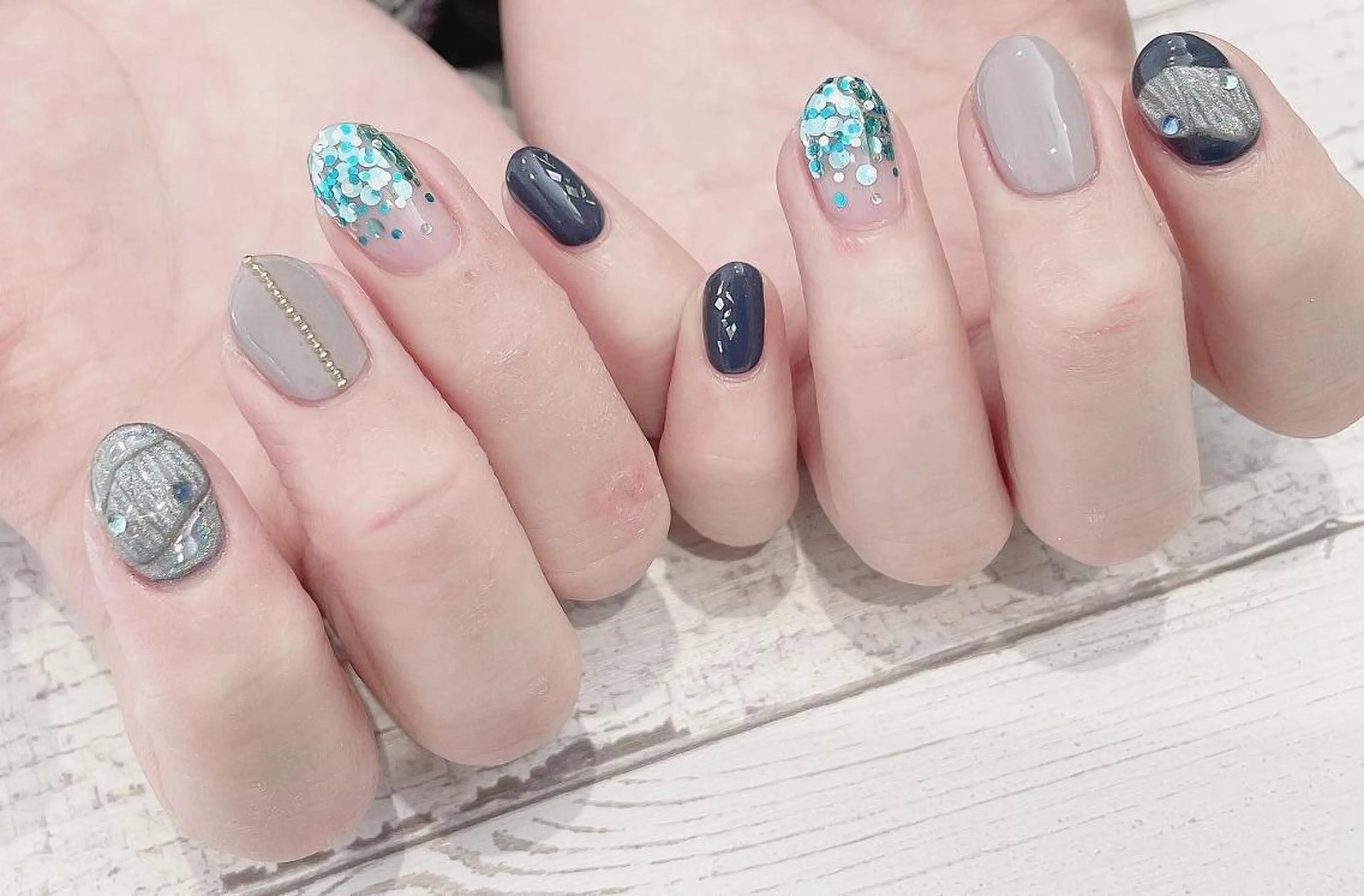 ネイル マツエク・マツパ まつげパーマ ボリュームラッシュ ジェルネイル キラキラネイル ニュアンスネイル 髙橋 敦子のネイルデザイン