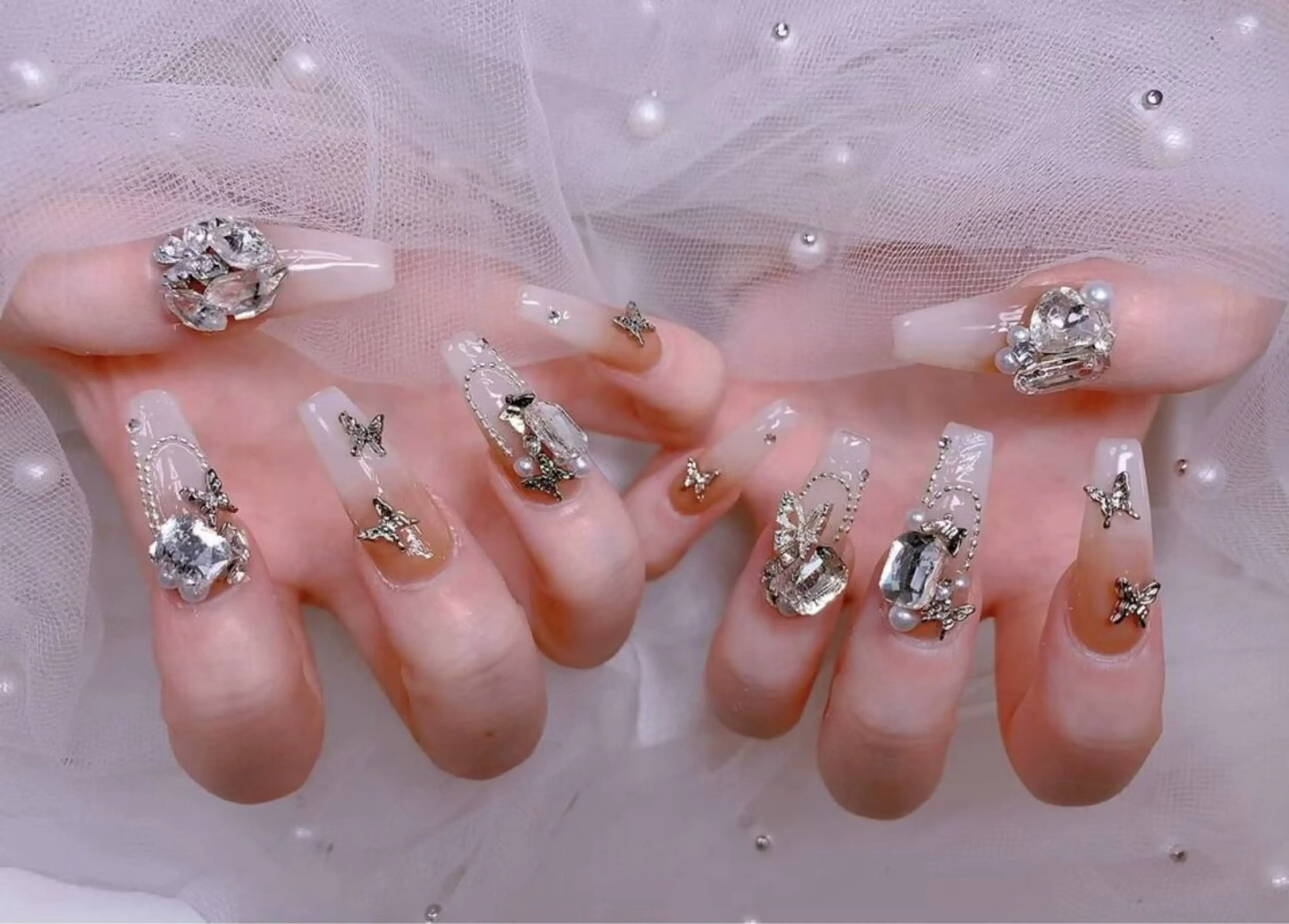 ネイル UMI ネイルサロン新宿🎀のネイルデザイン