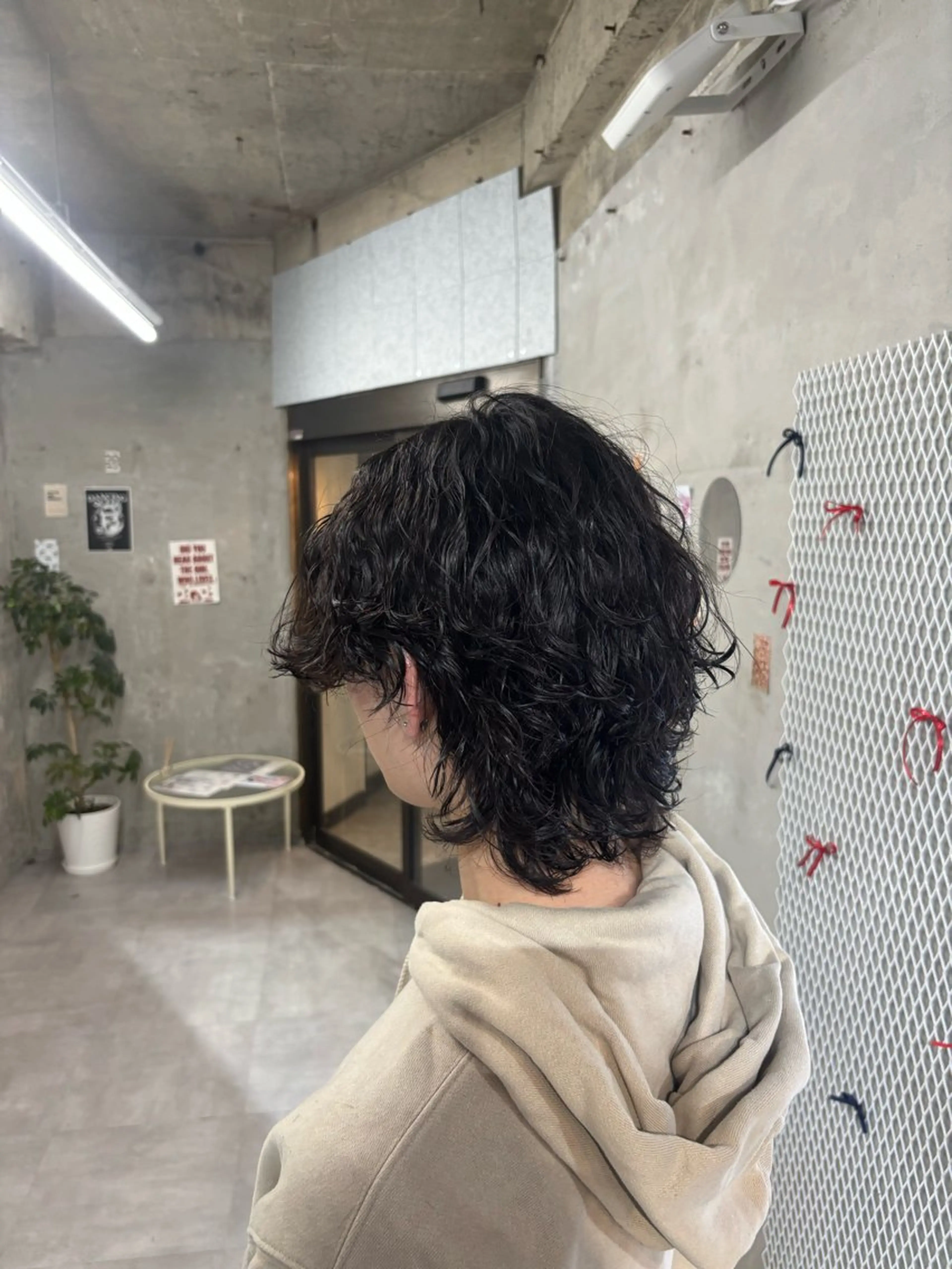 ショート パーマ メンズ メンズパーマ 波巻きパーマ メンズウルフカット ウルフカット スパイラルパーマ カット パーマ トリートメント door white hideのヘアスタイル