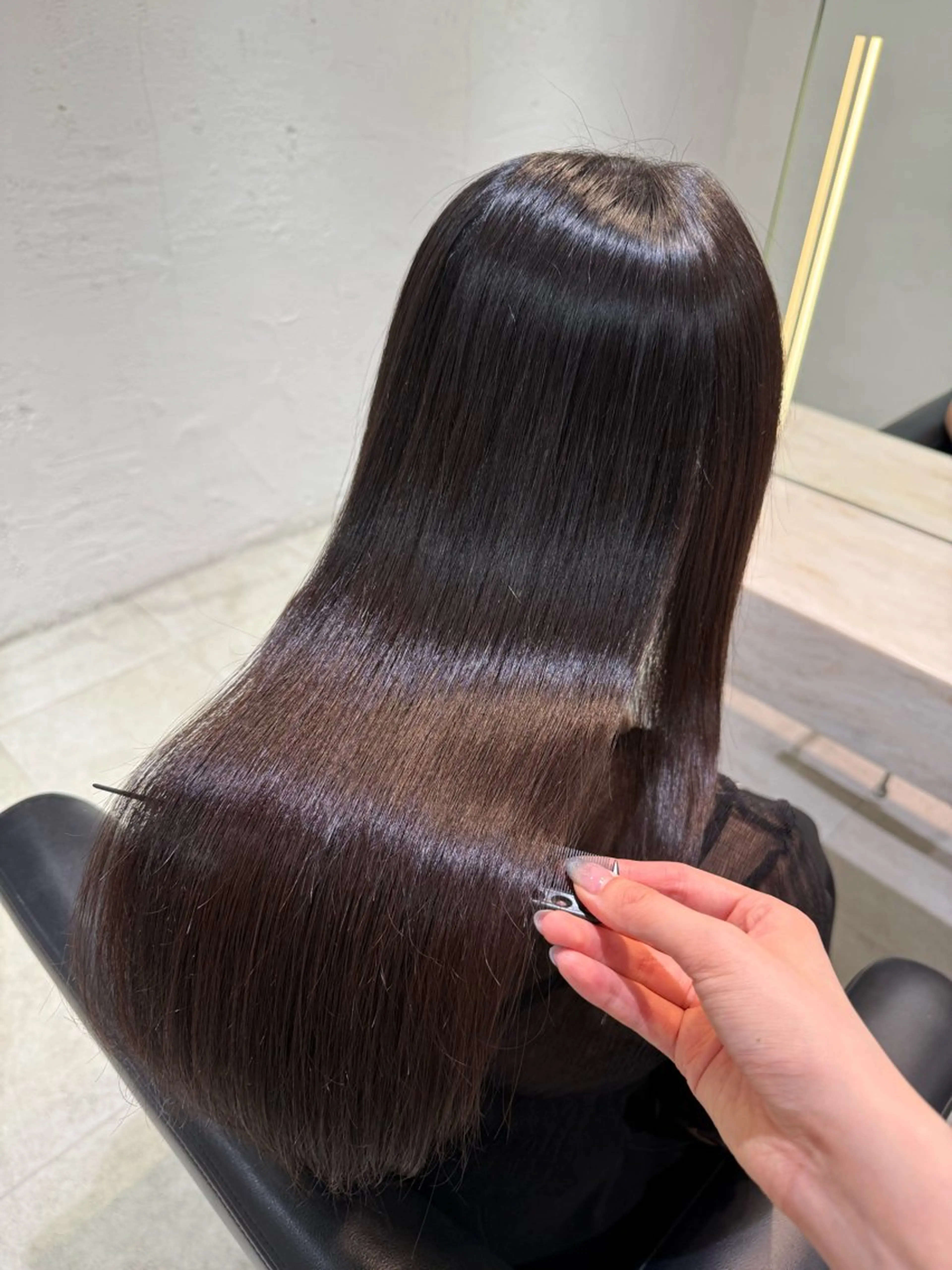 ロング 縮毛矯正 𝐀𝐲𝐚𝐤𝐚 /艶髪/ストレートのヘアスタイル