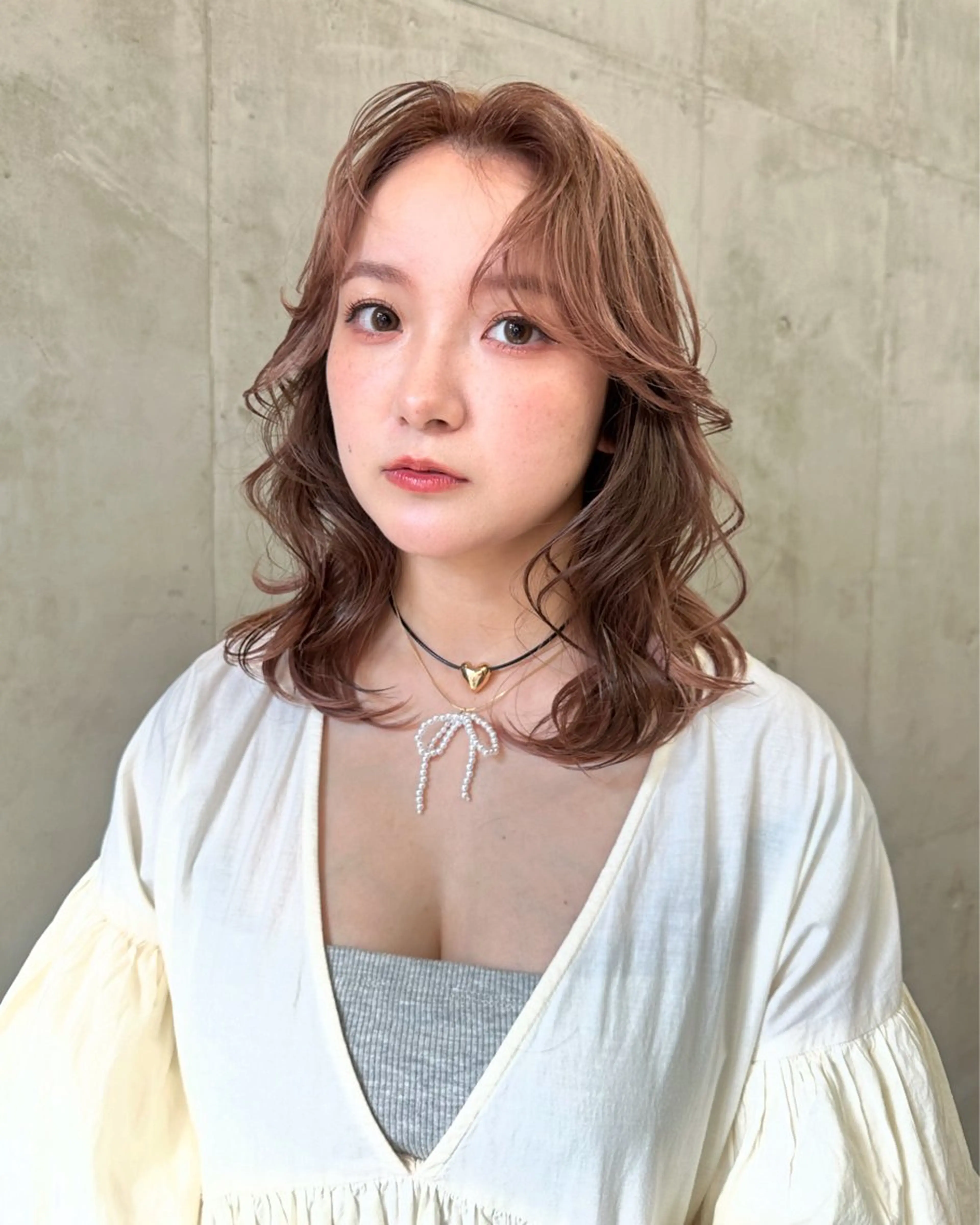 ミディアム カラー ベージュカラー ブリーチ ブラウンカラー ケアブリーチ イヤリングカラー カットモデル募集中 ／HARUKA🎀のヘアスタイル