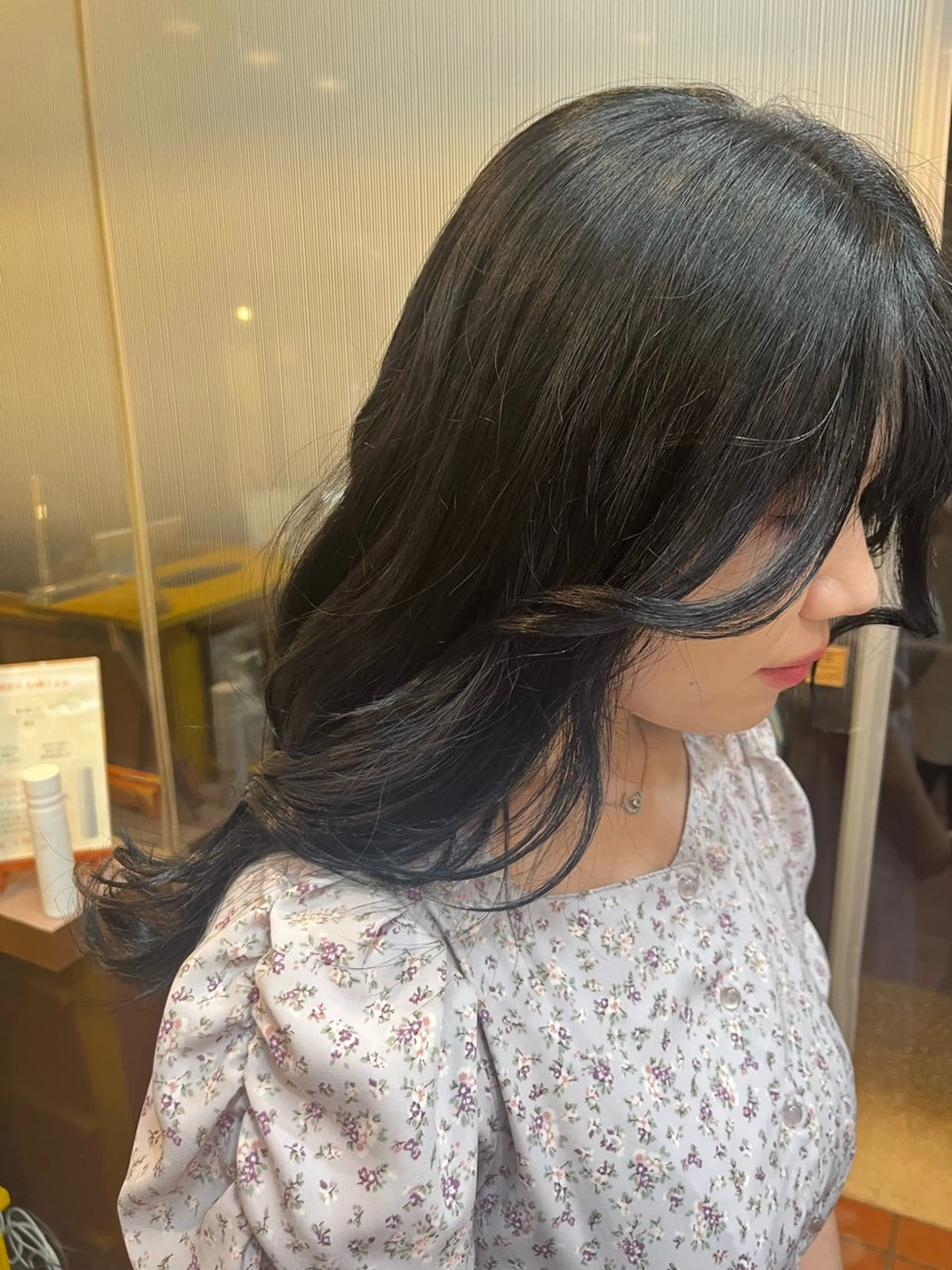 ロング カラー 黒髪 ブルーカラー ブルーブラック 透明感カラー 谷口 瑠南のヘアスタイル