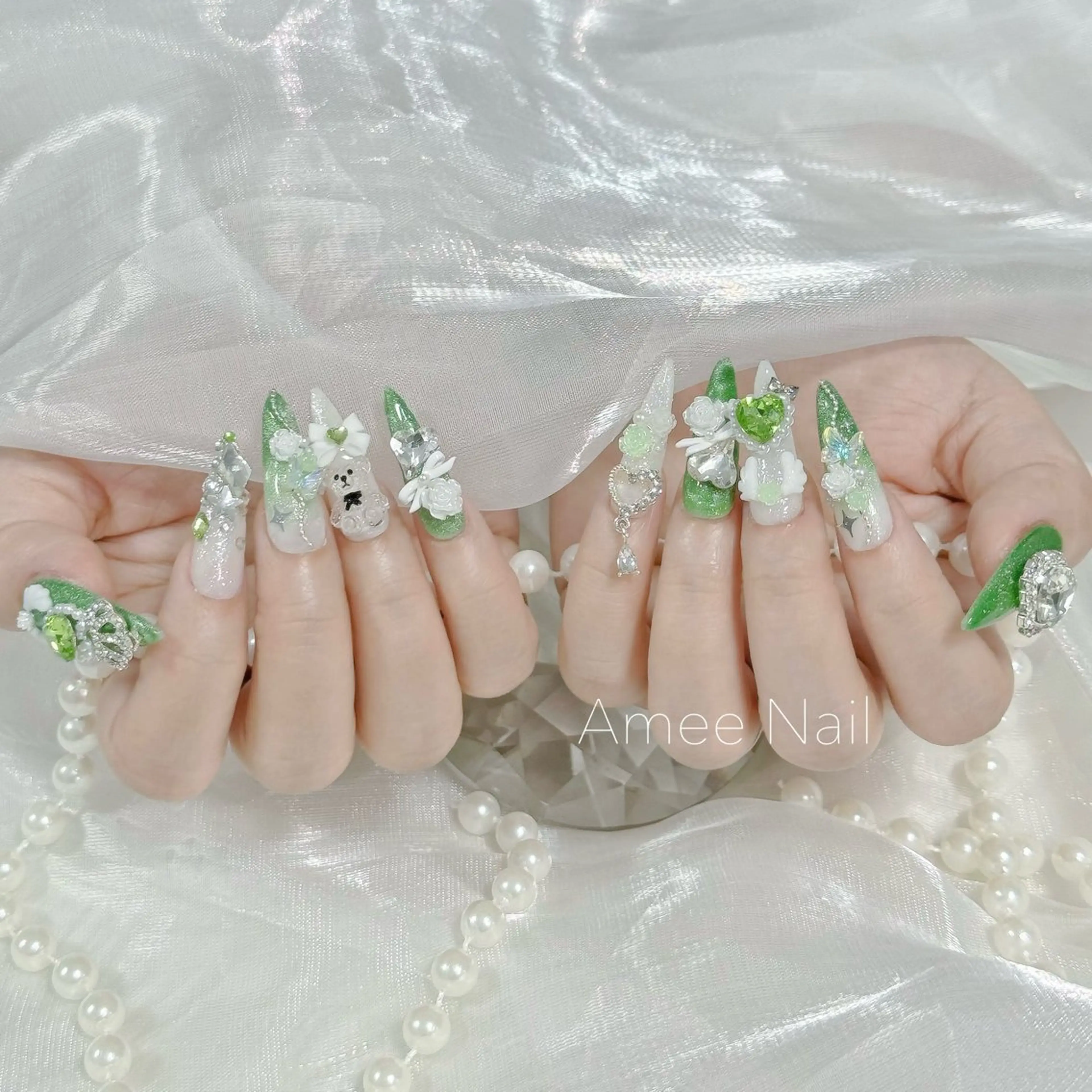 ネイル オーロラネイル クリアネイル フラッシュネイル ジェルネイル グラデーション ハンドネイル Amee Nail Salonのネイルデザイン