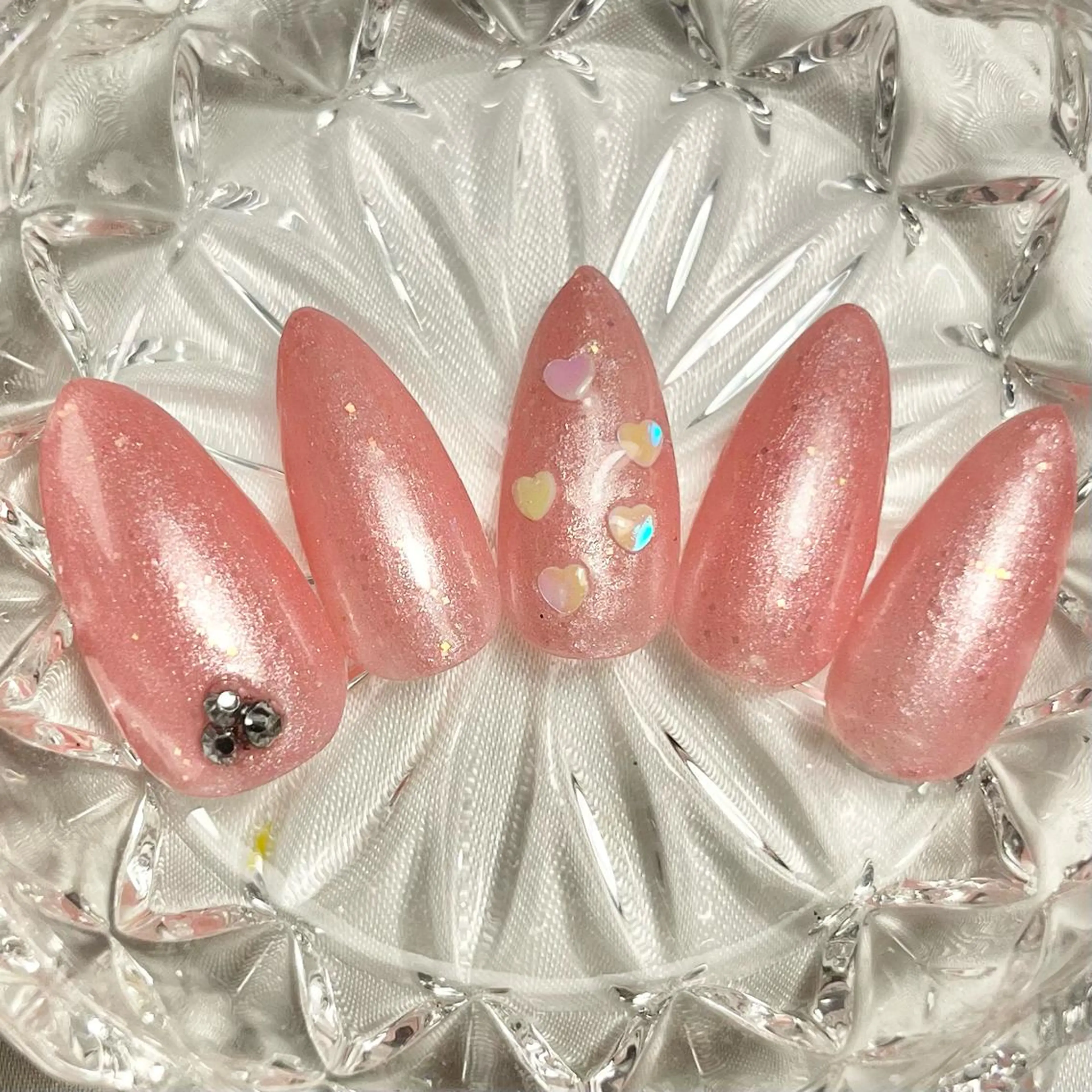 ネイル ハート 韓国ネイル ワンカラーネイル ストーンネイル 韓国ネイル💠 Tomoのネイルデザイン