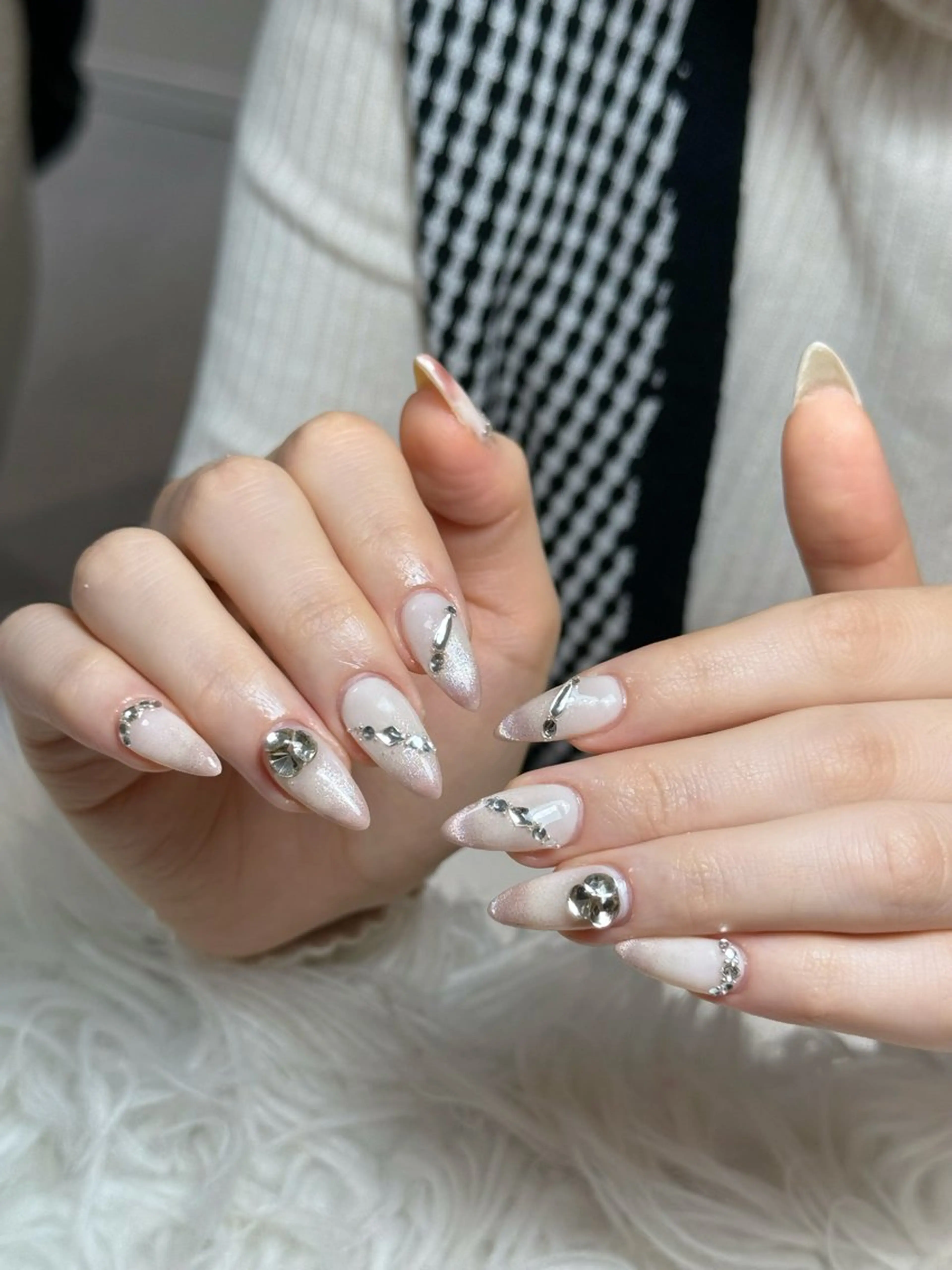 ネイル オーロラネイル ボルドー ブラウン 氷ネイル・うるうるネイル キラキラネイル ハンドネイル Julli ジュリのネイルデザイン