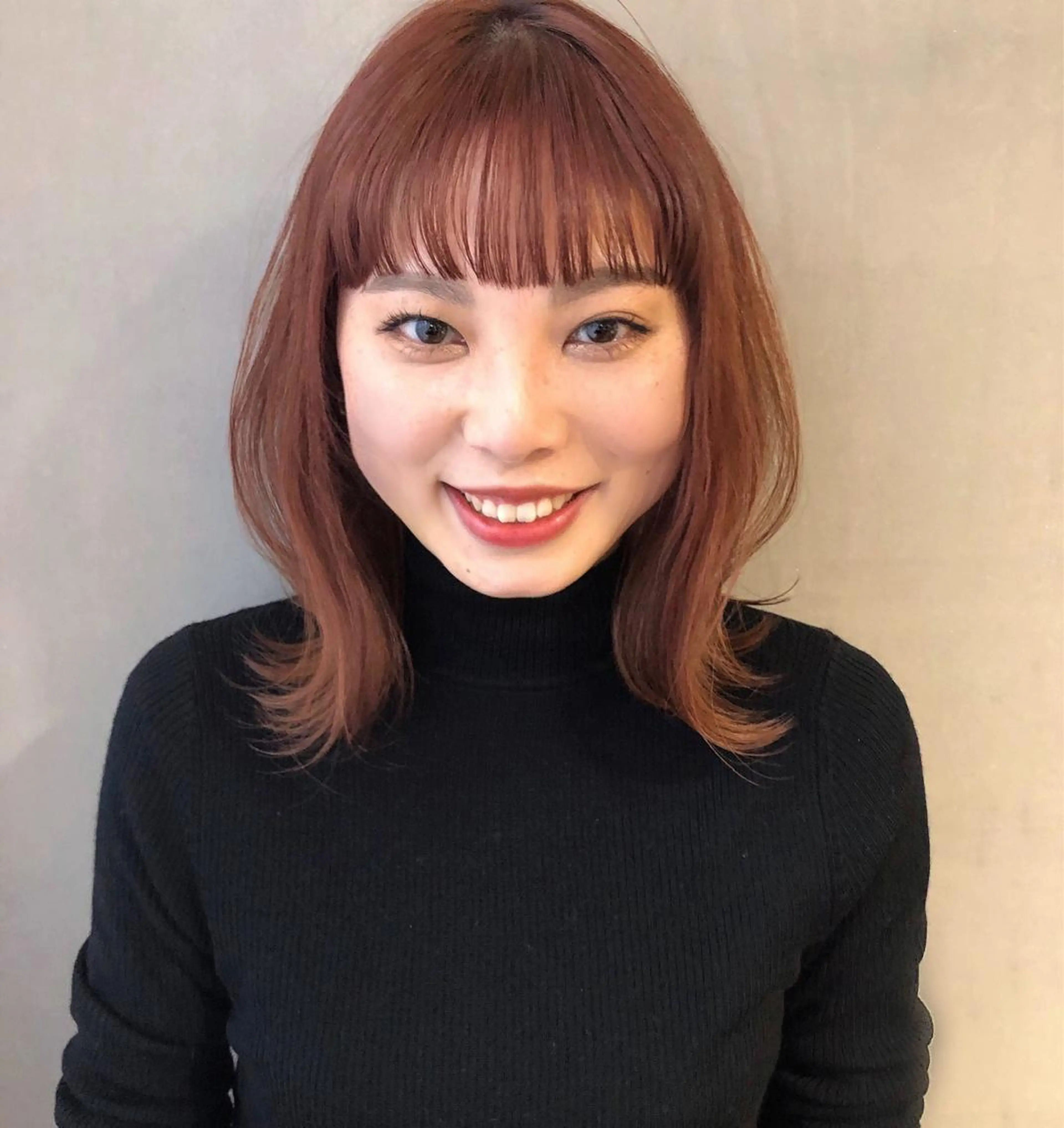 ミディアム カラー ミディアムレイヤー ブラウンカラー オレンジ オレンジブラウン レイヤーカット カット ヘアカラー トリートメント ウルフレイヤーカット /チヒロのヘアスタイル