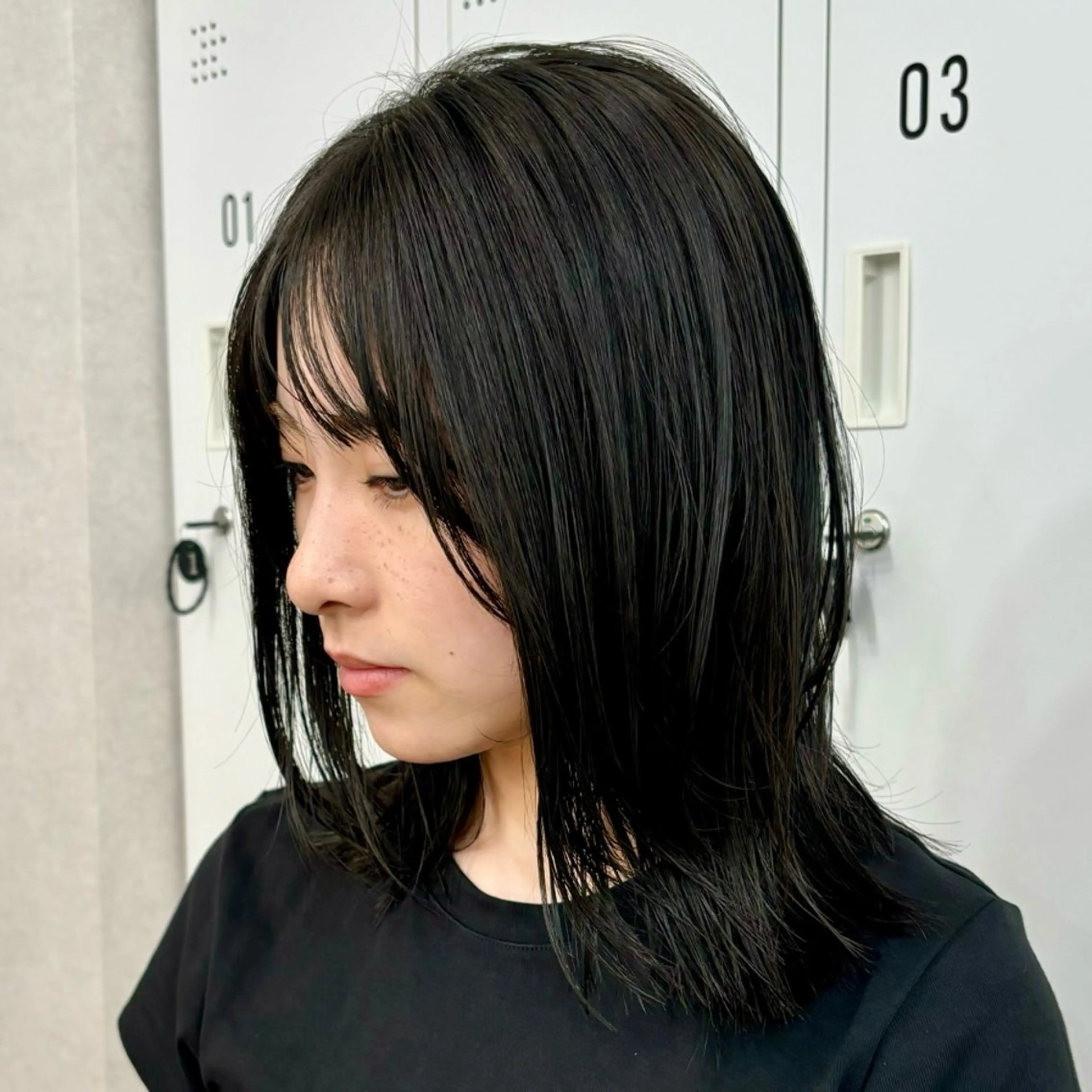 ミディアム カラー 黒髪 ネヅ カオルのヘアスタイル